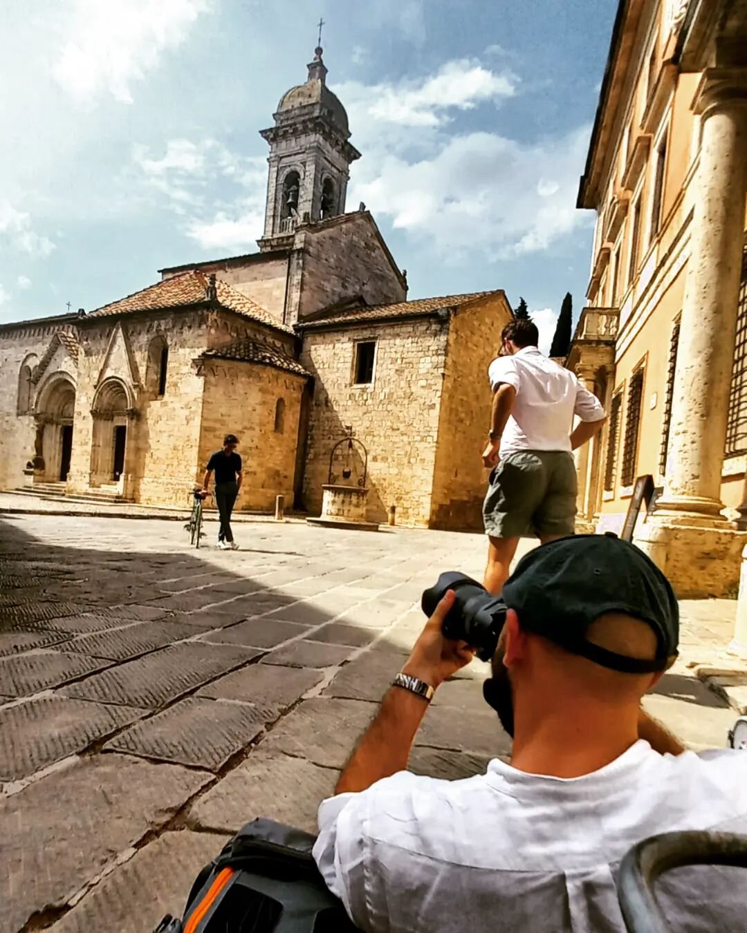 To a great shoot in Val d'Orcia...@propercloth @tommydunn_official @harrisonbrunswick @chriscallis #ss22
