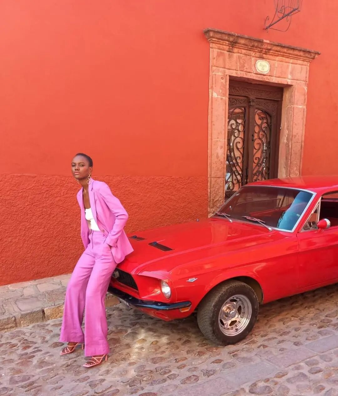 So much fun! #behindthescenes #shootinmexico #sanmigueldeallende #fashionphotography #locationsandproduction #crocodilemexico @crocodilefactory

Client: @rw_co 
Model: @heriethpaul 
Photographer: @prakashshroff 
Assistant photo: @seccif
Producer: @ma