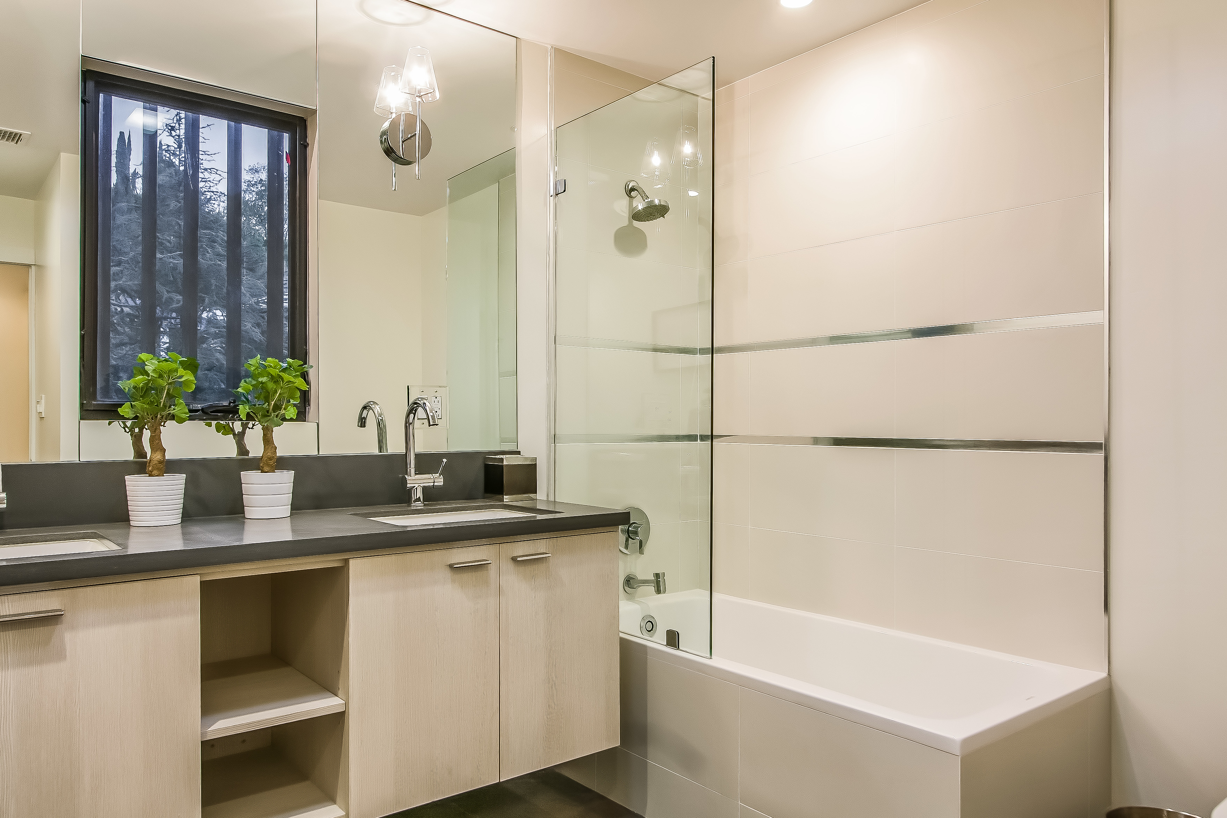 000-Bathroom-499018-print.jpg