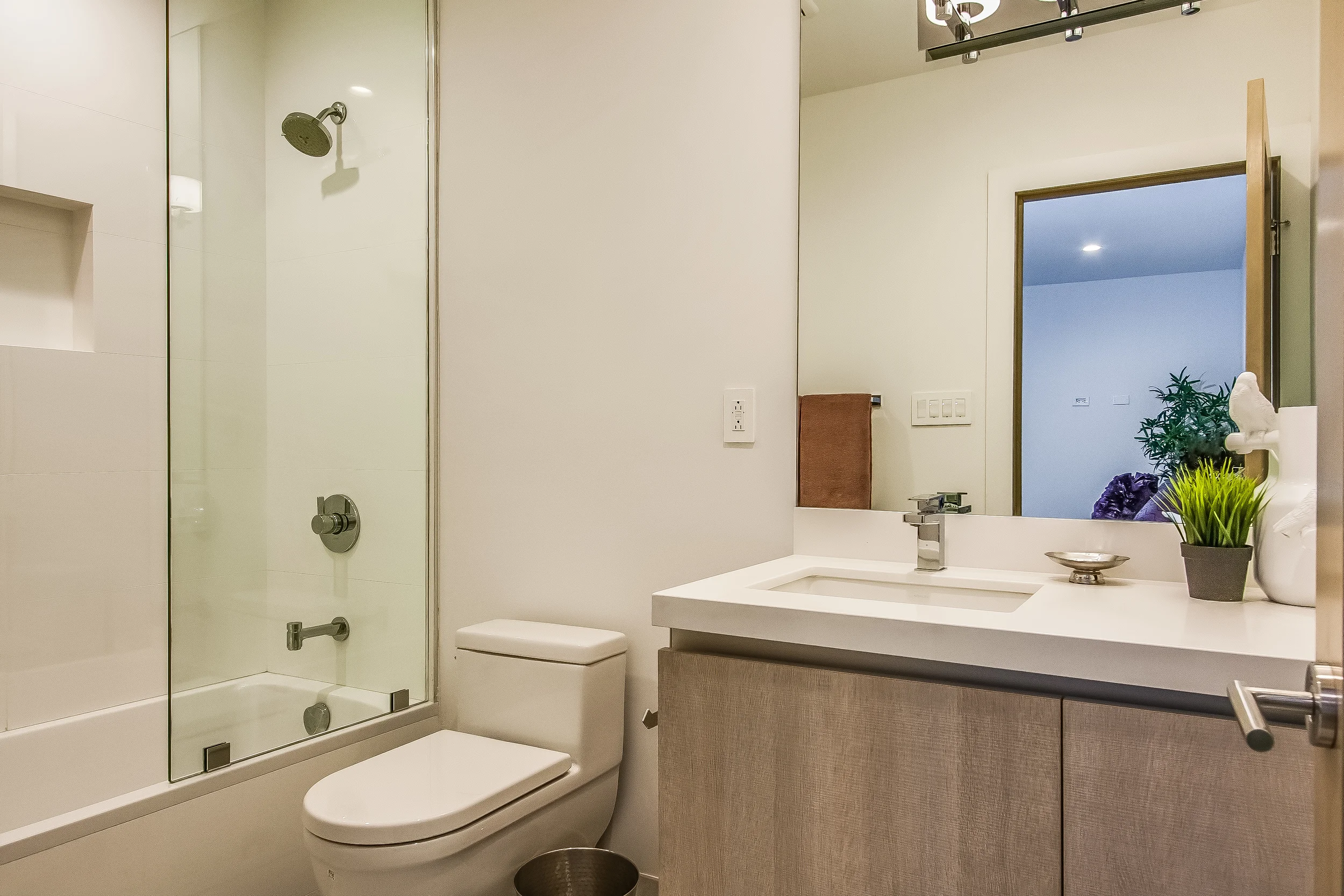 043-Bathroom_2-802579-print.jpg