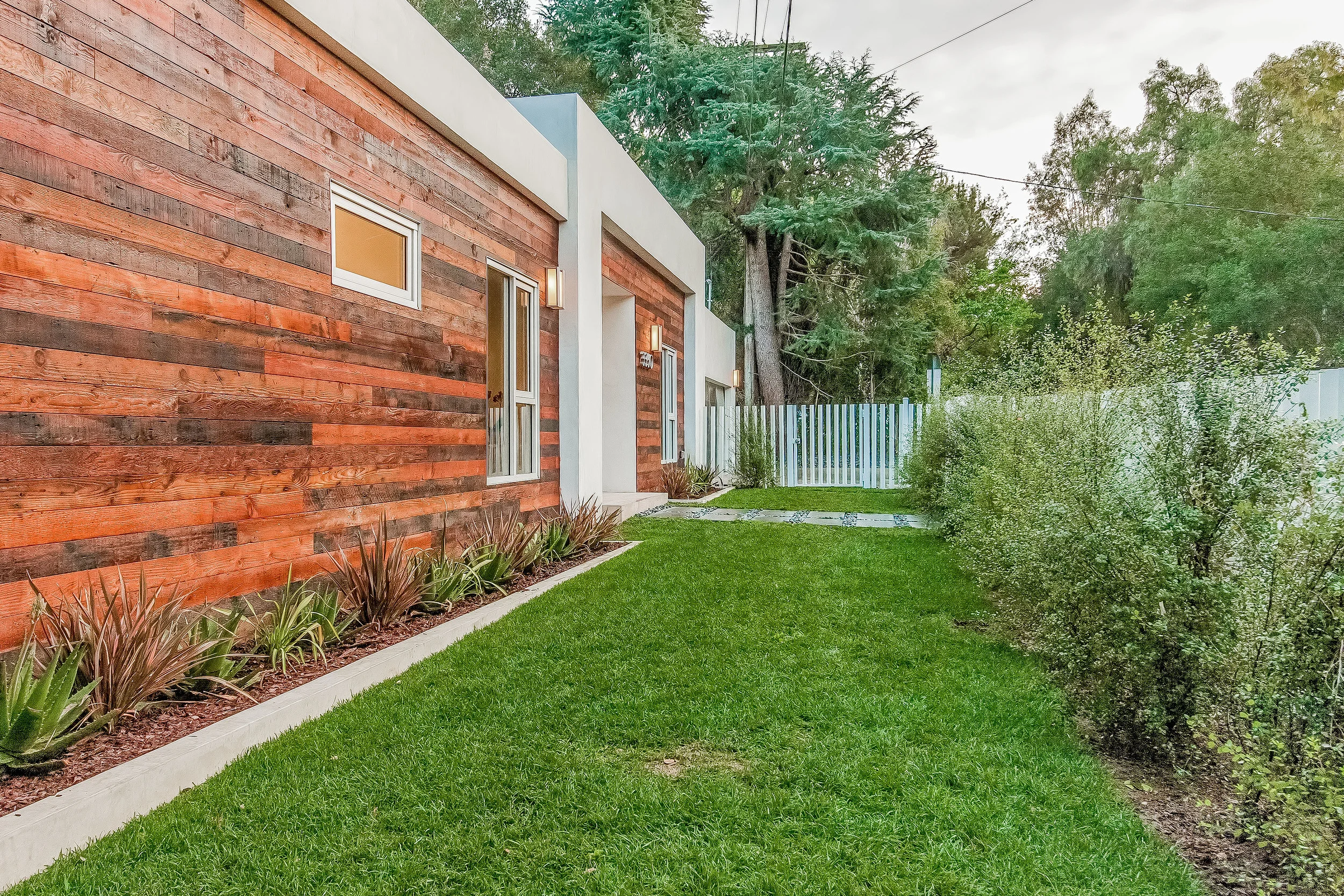 003-Private_Front_Yard-842633-print.jpg