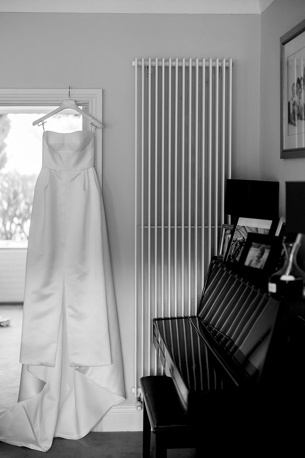 castle leslie wedding photographer groom prep photos kevin kheffache-4.jpg