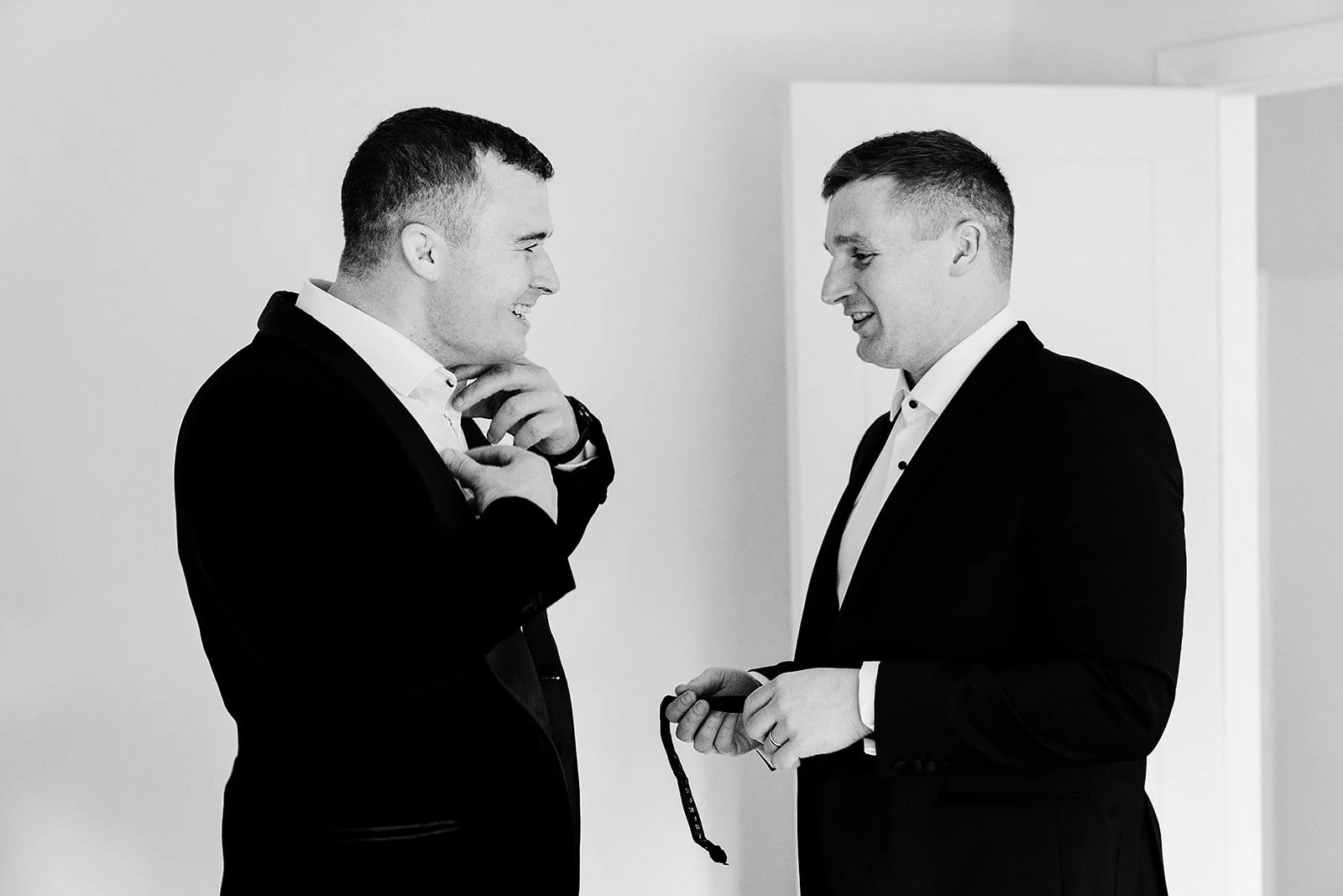 castle leslie wedding photographer groom prep photos kevin kheffache-6.jpg