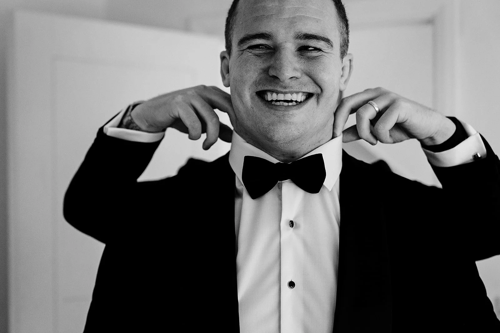 castle leslie wedding photographer groom prep photos kevin kheffache-7.jpg