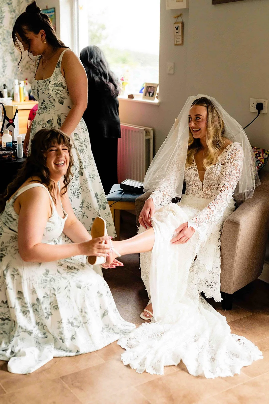 1. wicklow-wedding-photographer-bride-getting-ready-laura-24.jpg