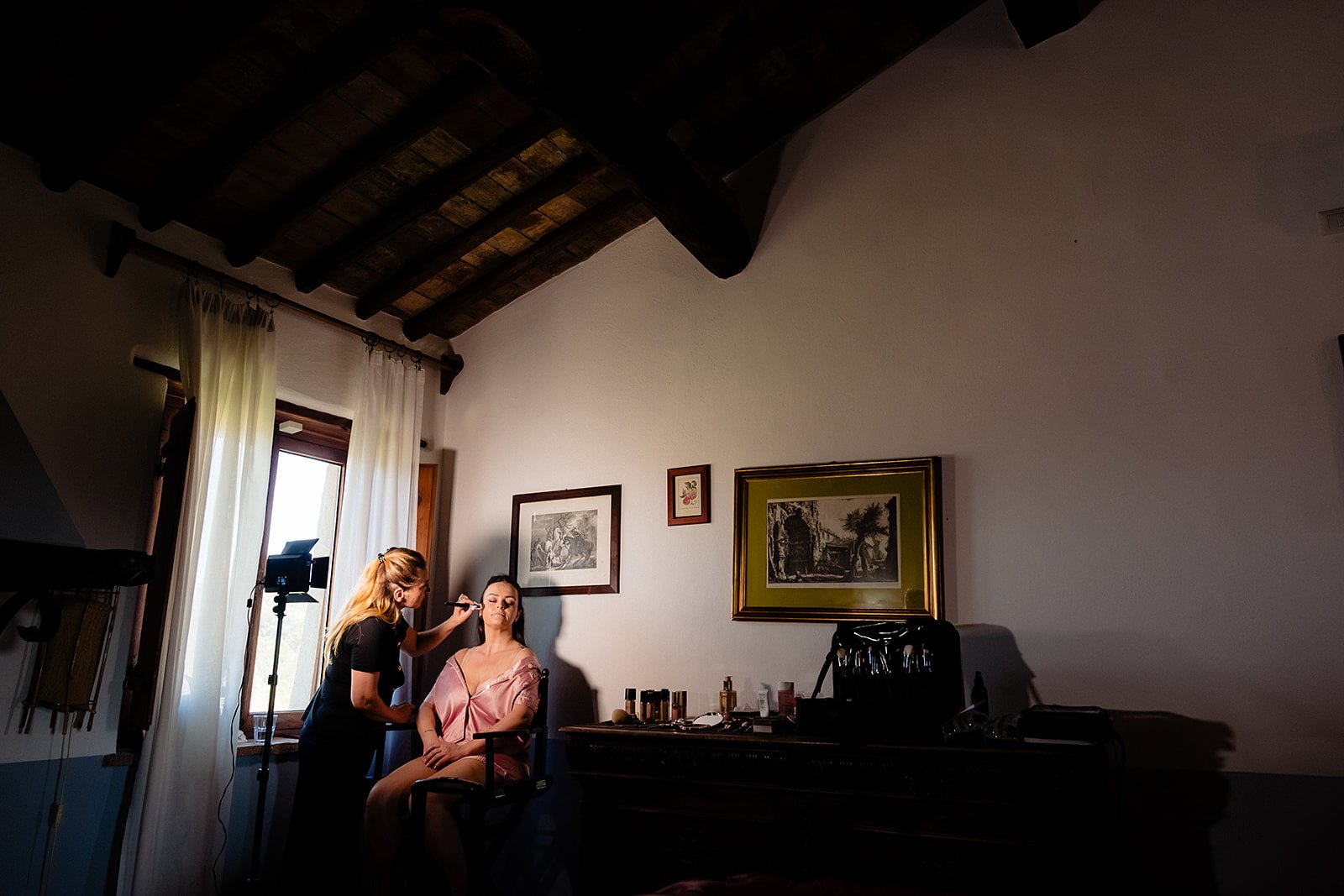 3. Borgo di Tragliata wedding photographer, Niamh reading her letter from Dave on the wedding morning-1.jpg