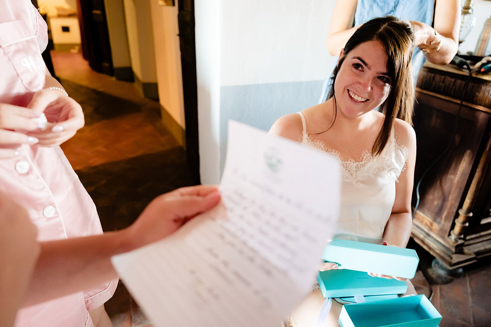 3. Borgo di Tragliata wedding photographer, Niamh reading her letter from Dave on the wedding morning-5.jpg