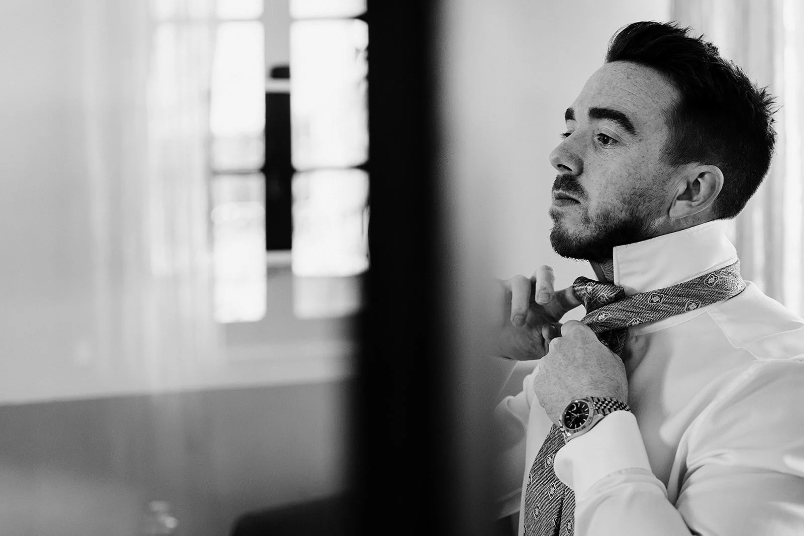 4. Dave laughing with his groomsmen before his Borgo di Tragliata wedding-14.jpg