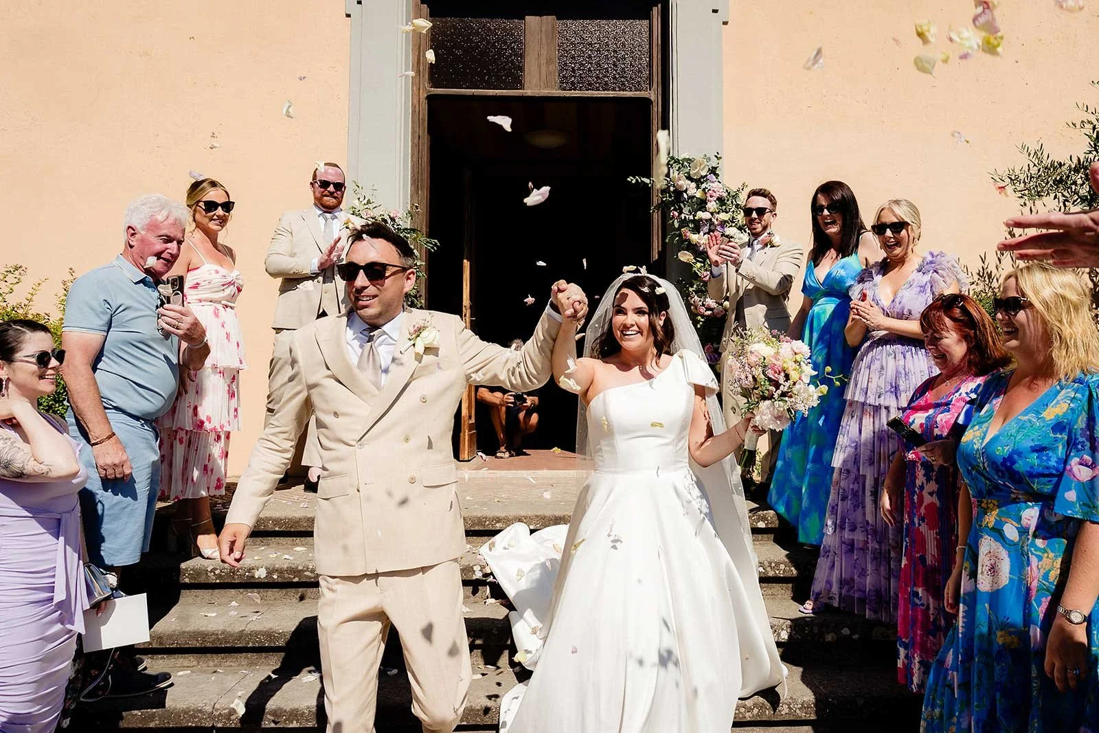 9. Guests with fans in the chapel during a July wedding near Rome-11.jpg