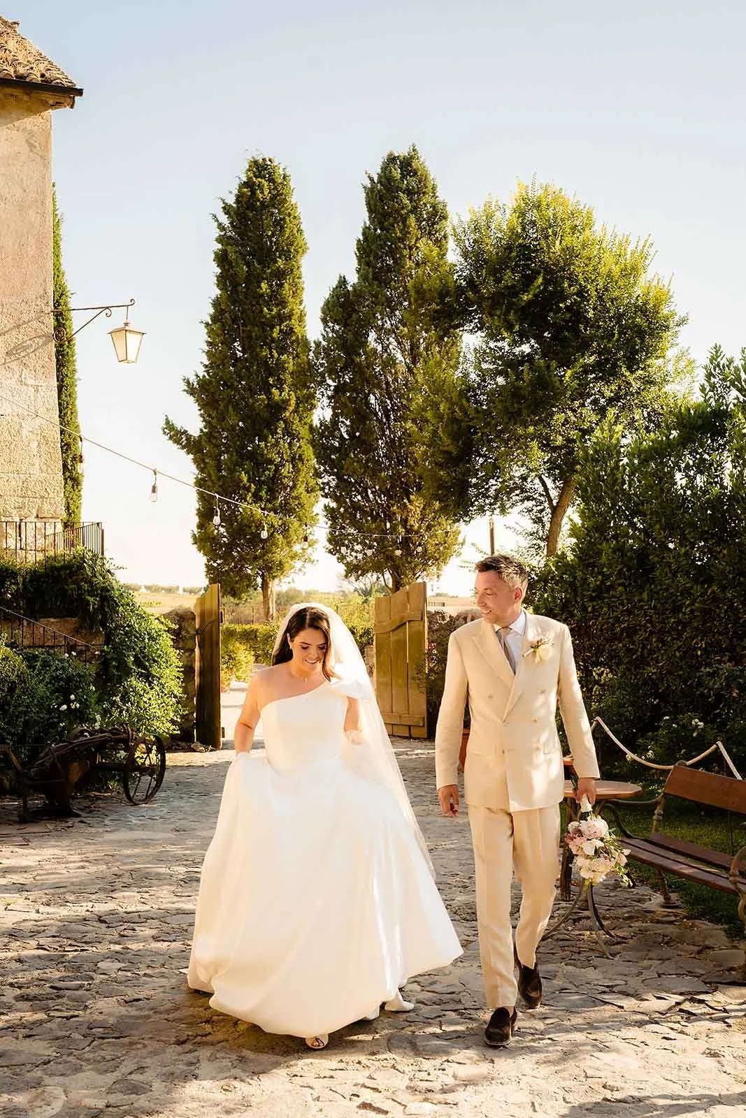 10. Niamh and Dave in the red Fiat with The Gloves brass band behind them at Borgo di Tragliata-12.jpg