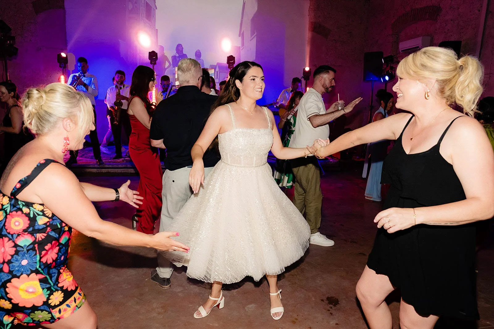 14. Niamh singing Zombie on stage with The Gloves at her Borgo di Tragliata wedding-3.jpg