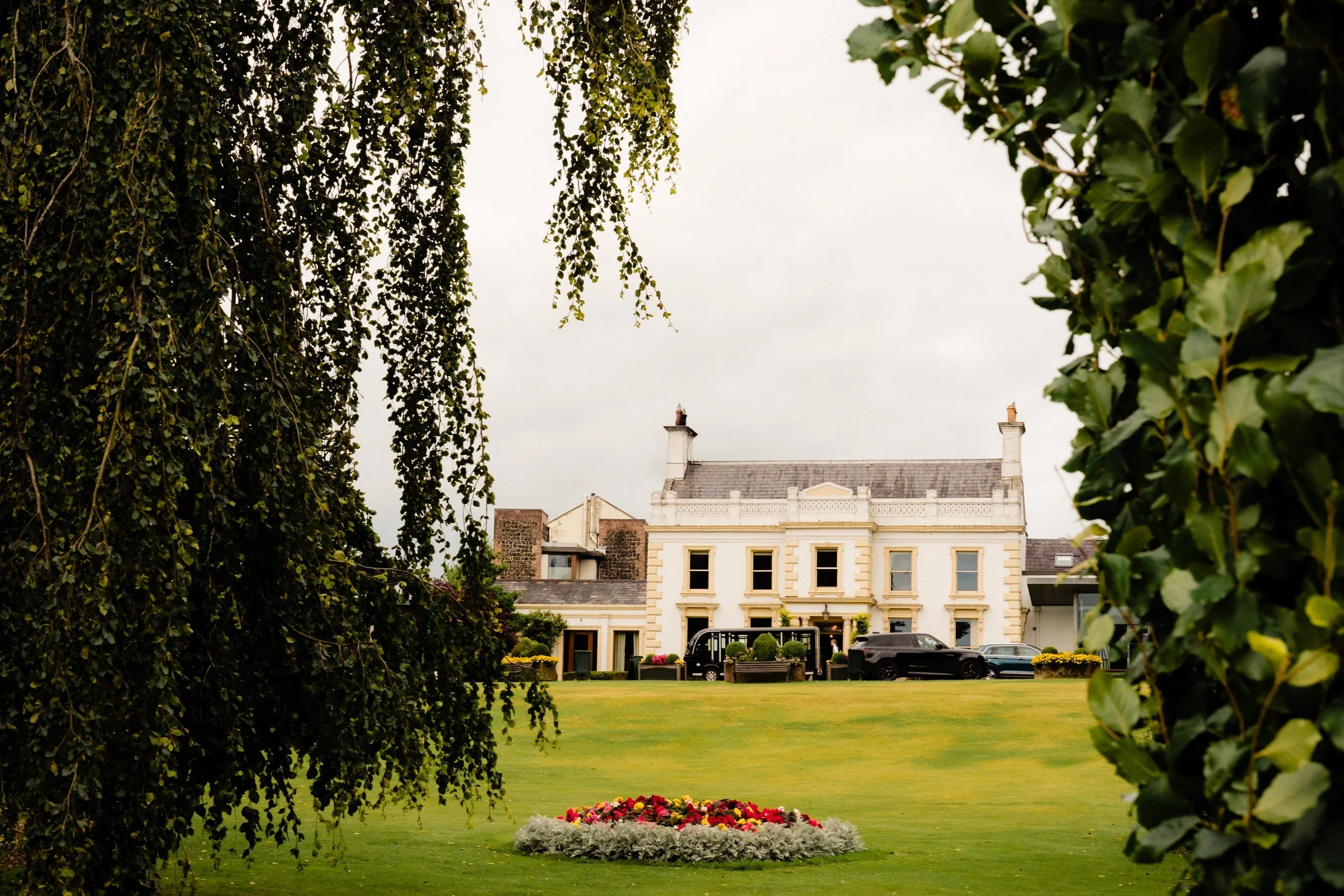 galgorm-wedding-photographer-holly-matt-02-charles-lanyon-residence.jpg