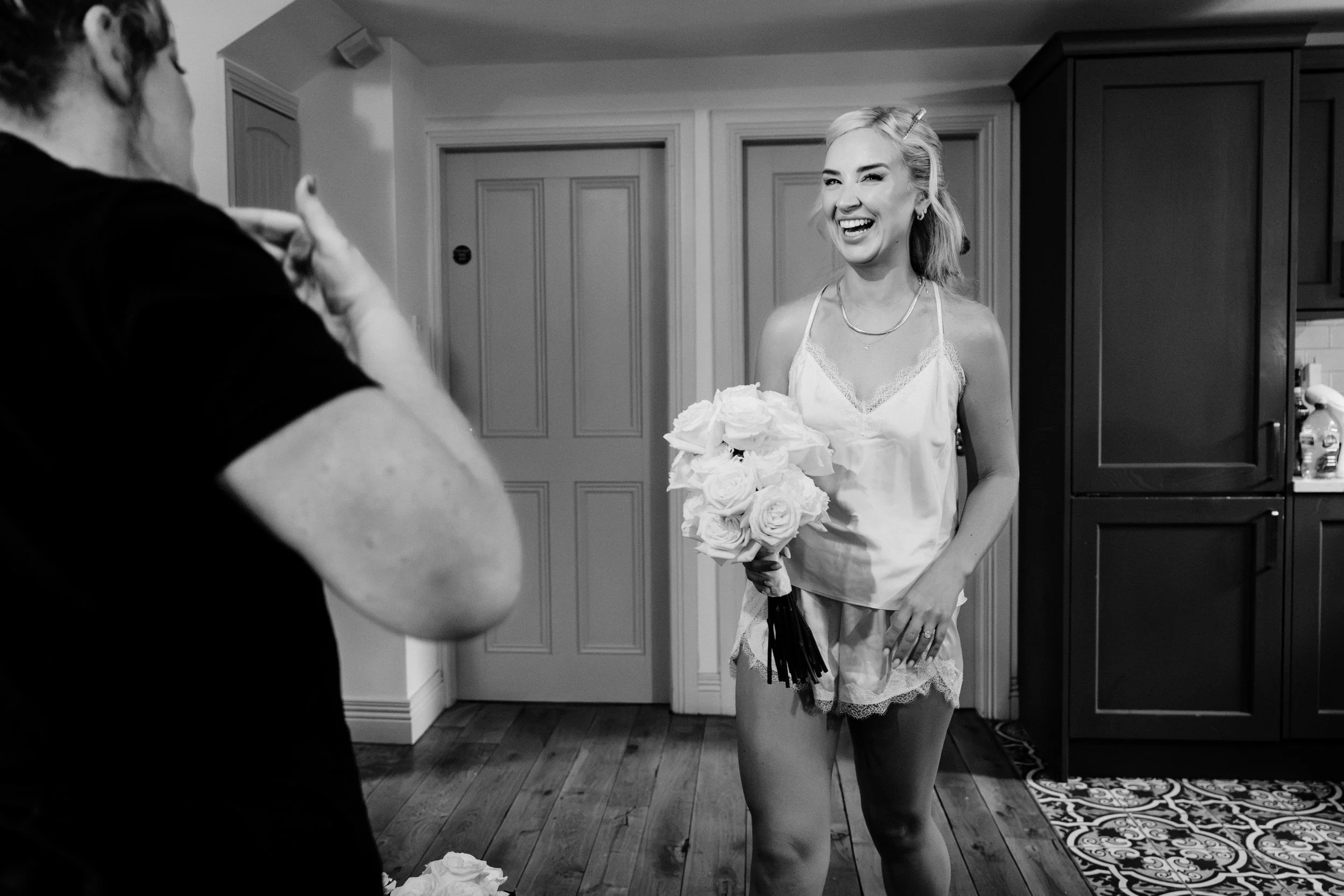 galgorm-wedding-photographer-holly-matt-03-holly-in-her-robe-with-bouquet.jpg