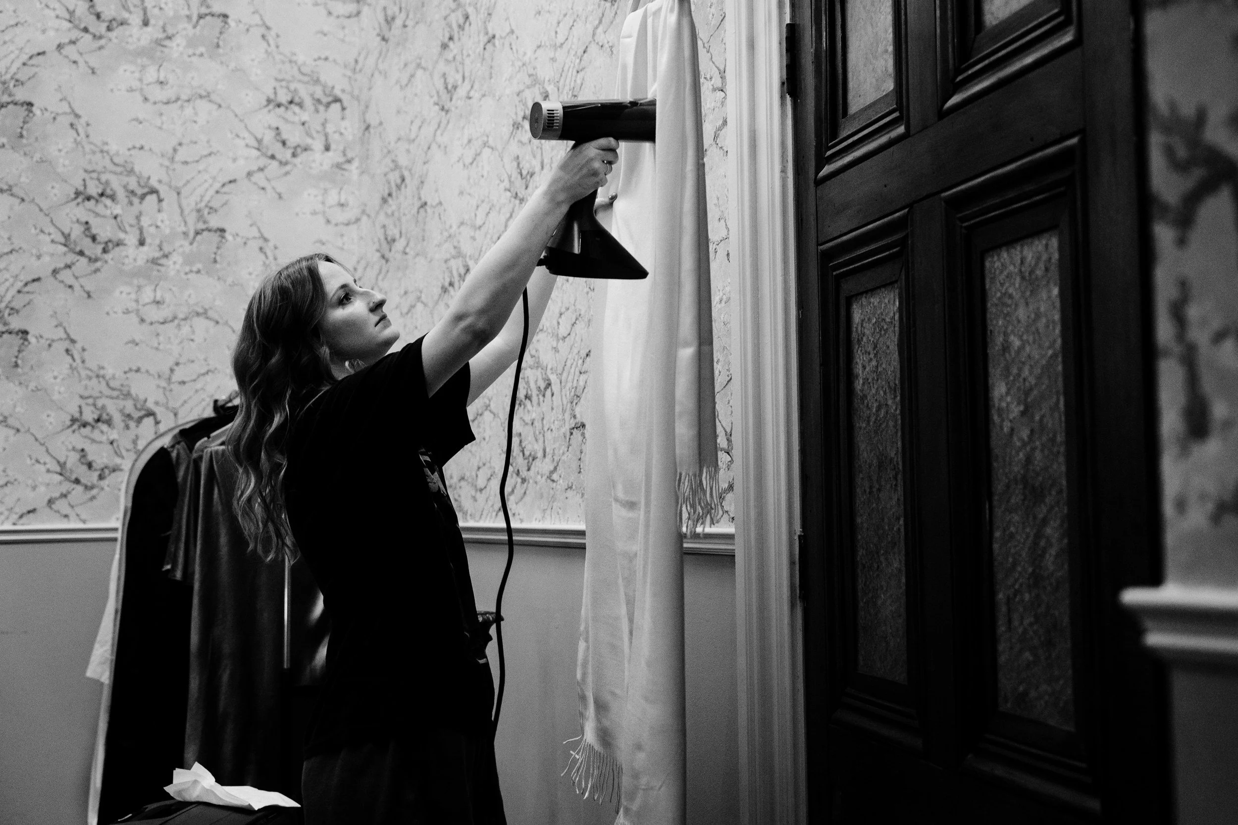 tinakilly-wedding-photographer-laura-james-03-hairdryer-in-the-morning.jpg