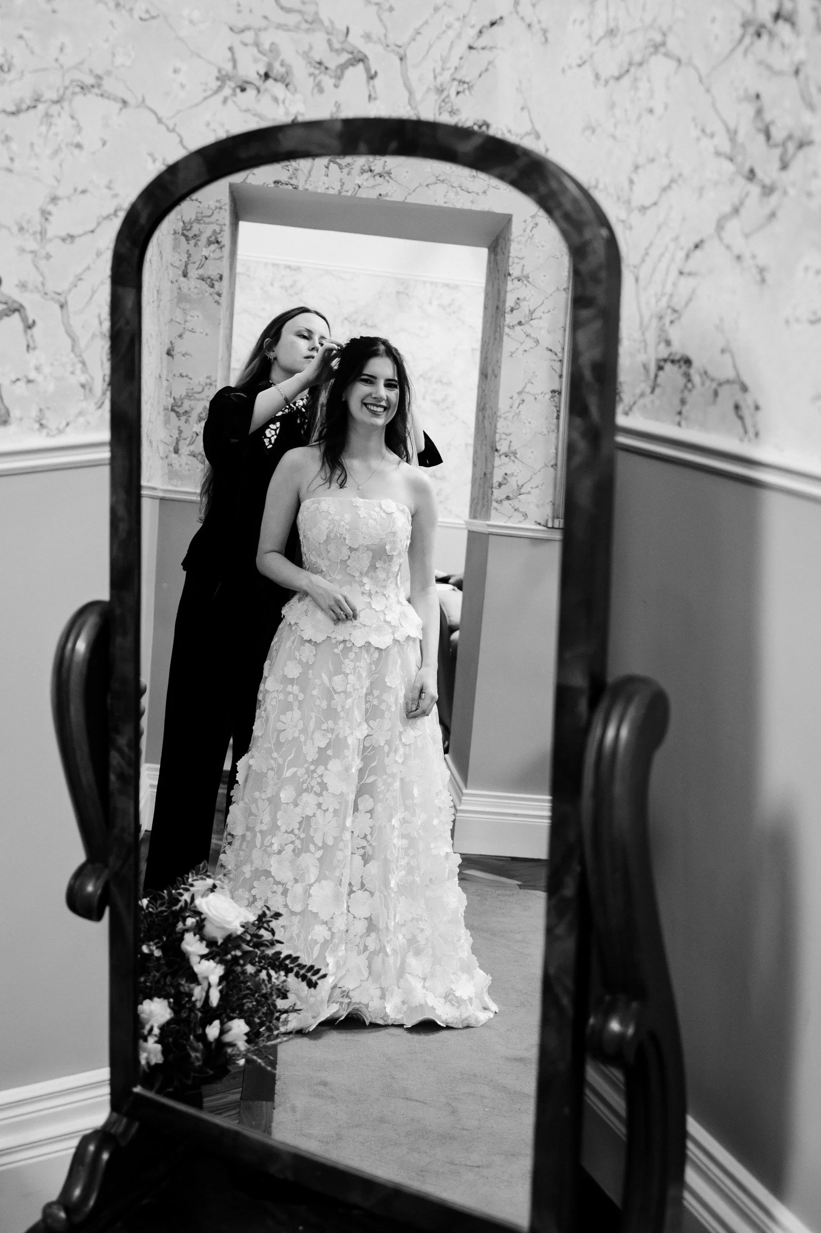 tinakilly-wedding-photographer-laura-james-06-laura-in-the-mirror.jpg