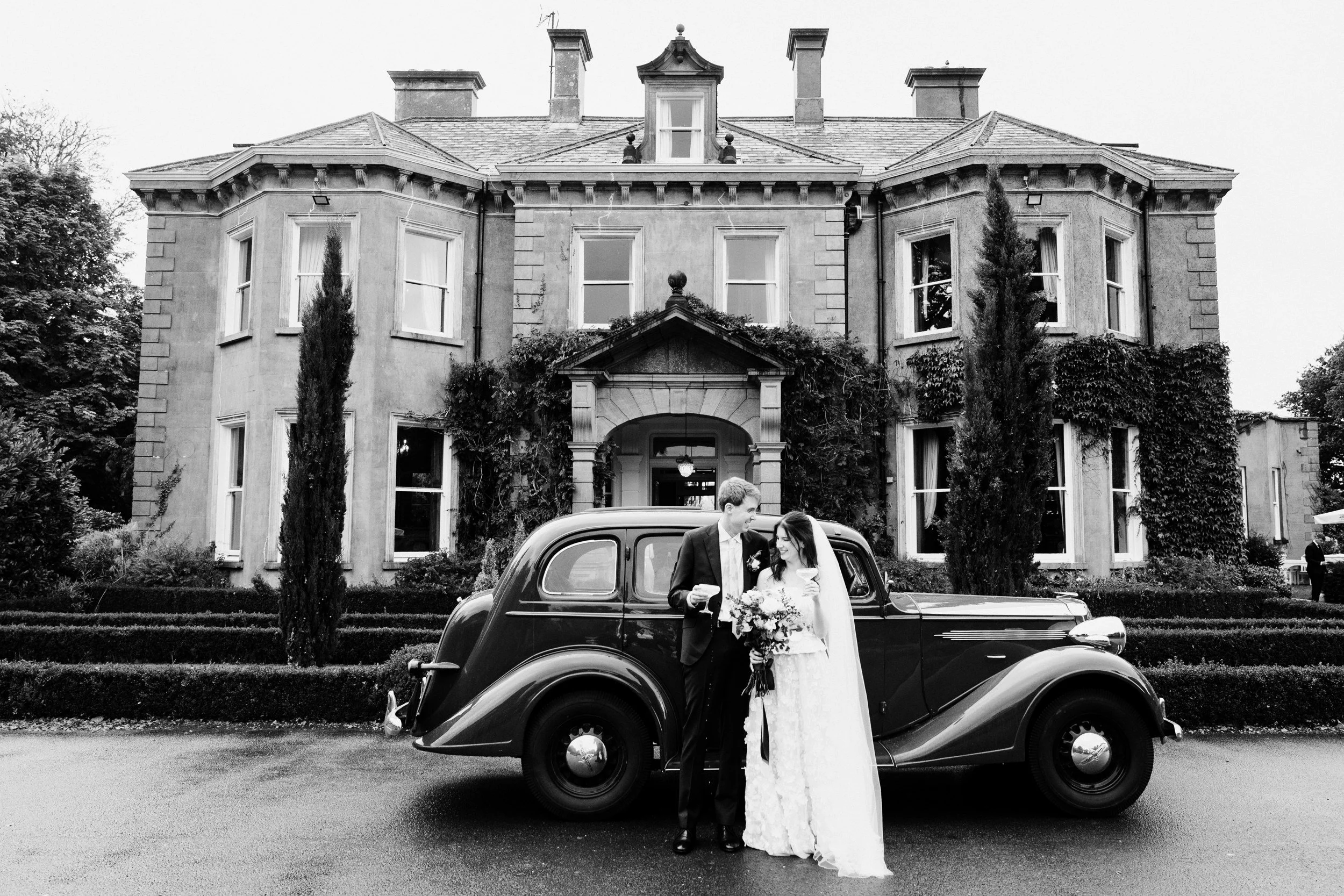 tinakilly-wedding-photographer-laura-james-38-tinakilly-house-and-the-car.jpg