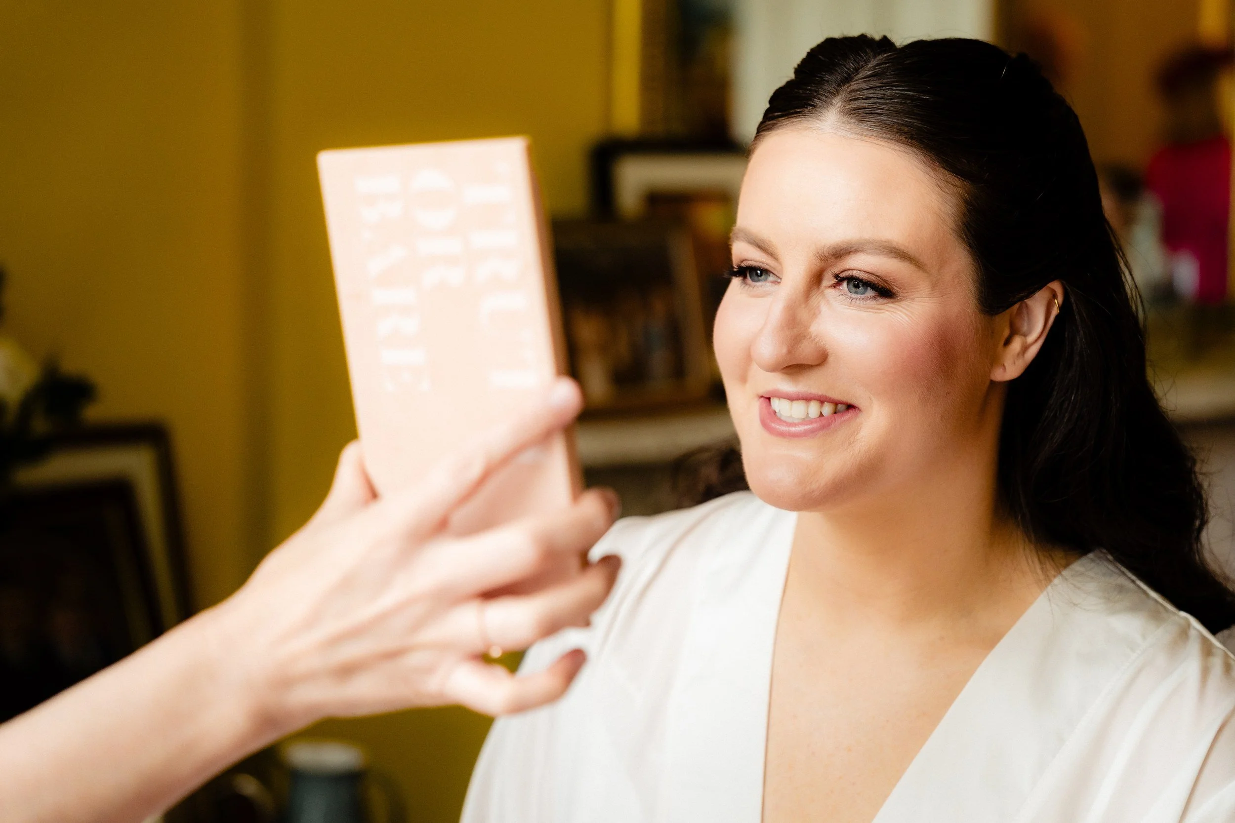rathsallagh-wedding-photographer-niamh-john-14-bride-reading-card.jpg