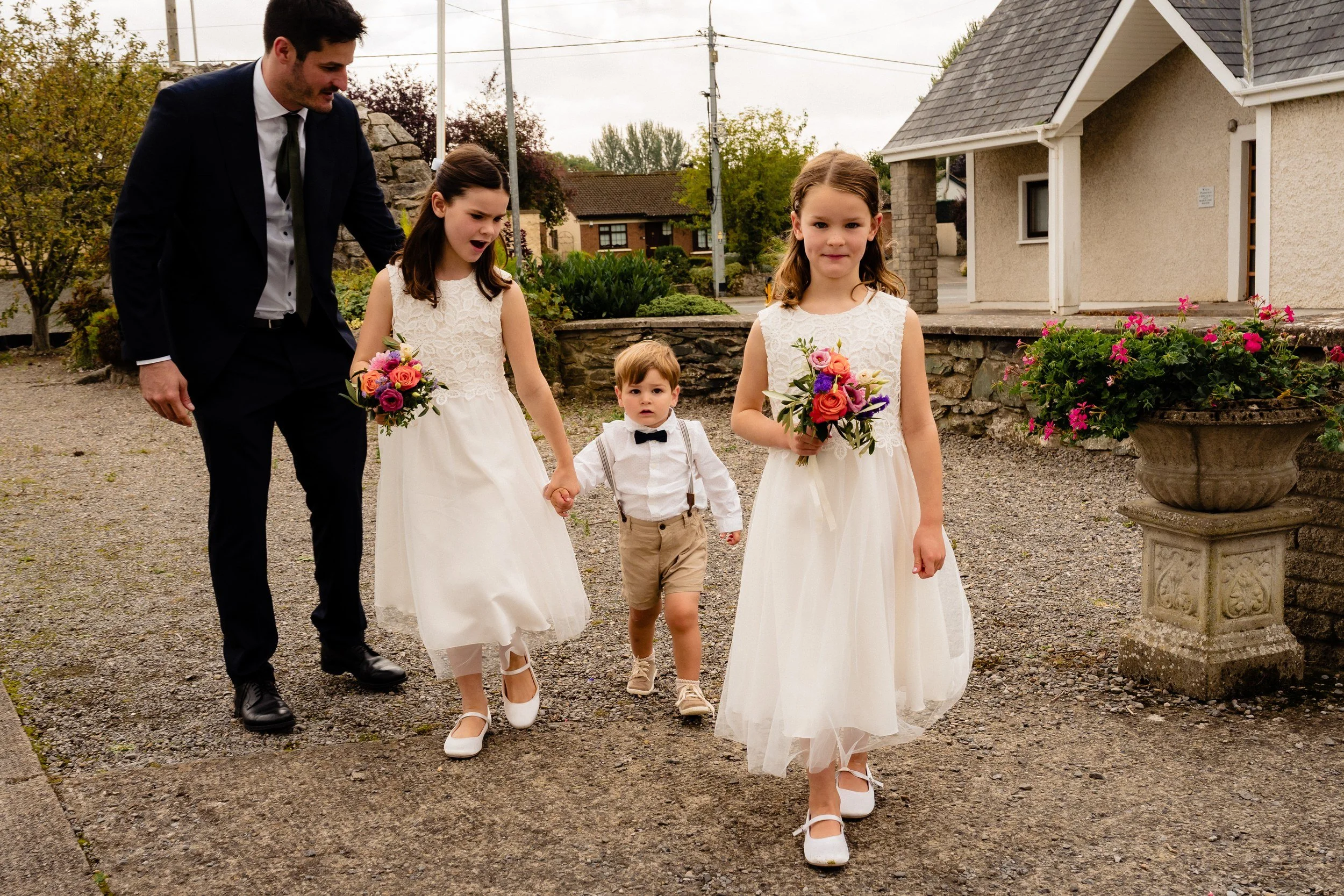rathsallagh-wedding-photographer-niamh-john-36-flower-girls-arriving.jpg
