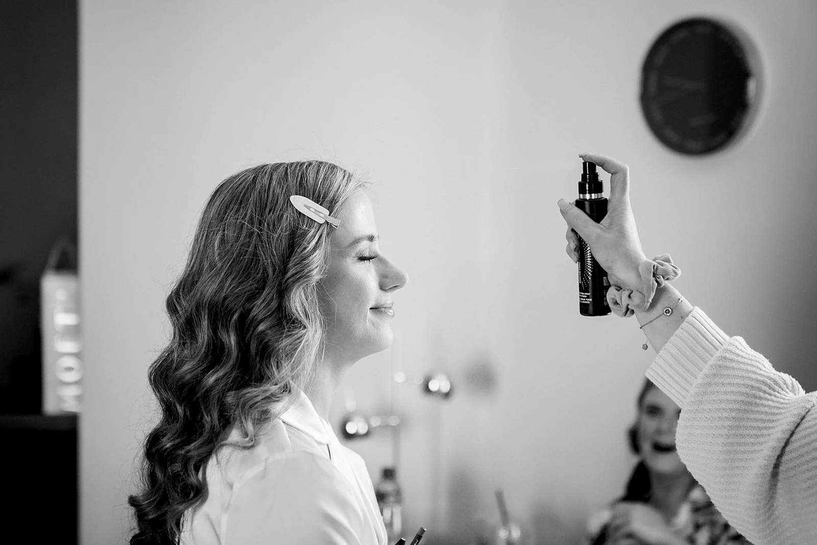 marco-pierre-white-wedding-photographer-elle-iain-08-elle-getting-hair-finished-at-the-alex.jpg