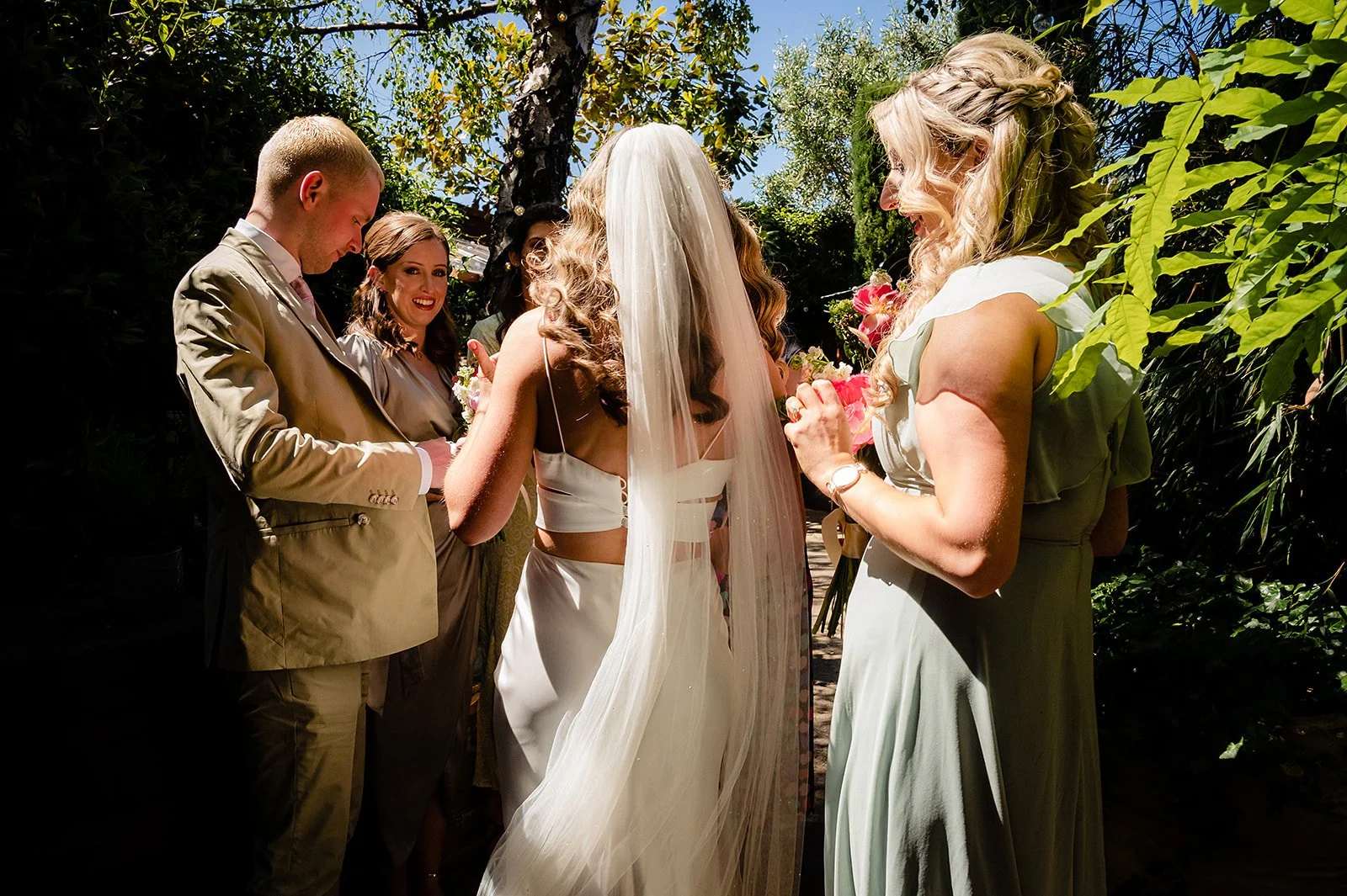 marco-pierre-white-wedding-photographer-elle-iain-27-bridesmaids-fixing-elles-veil-in-the-courtyard.jpg