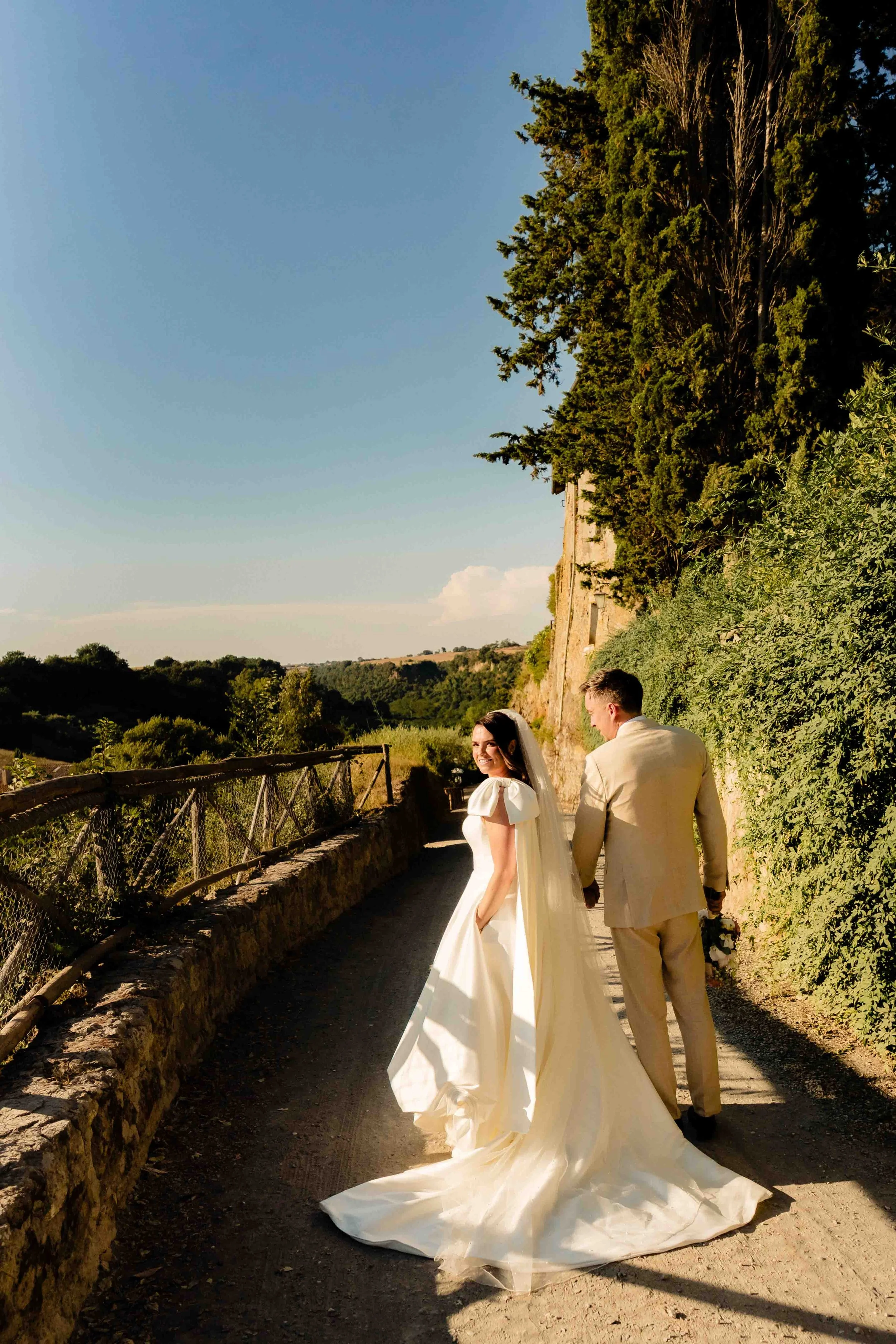 wedding couple photo shoot in the borgo di tragliata in Rome