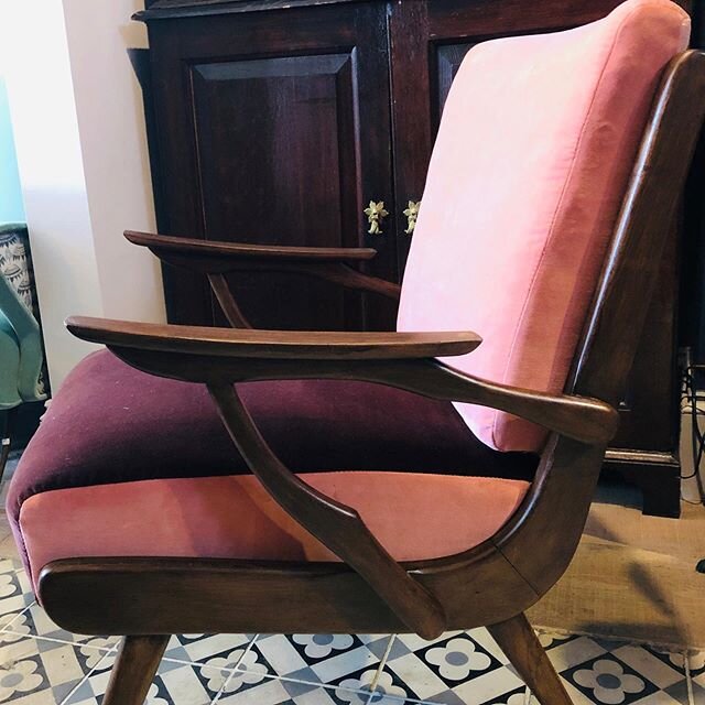 #midcenturymodern #beautifulrevival #furniture in stylish colours that make us feel #calm #peaceful with a whole load of #gorgeous #availablenowinshop&hearts;️ DM for details