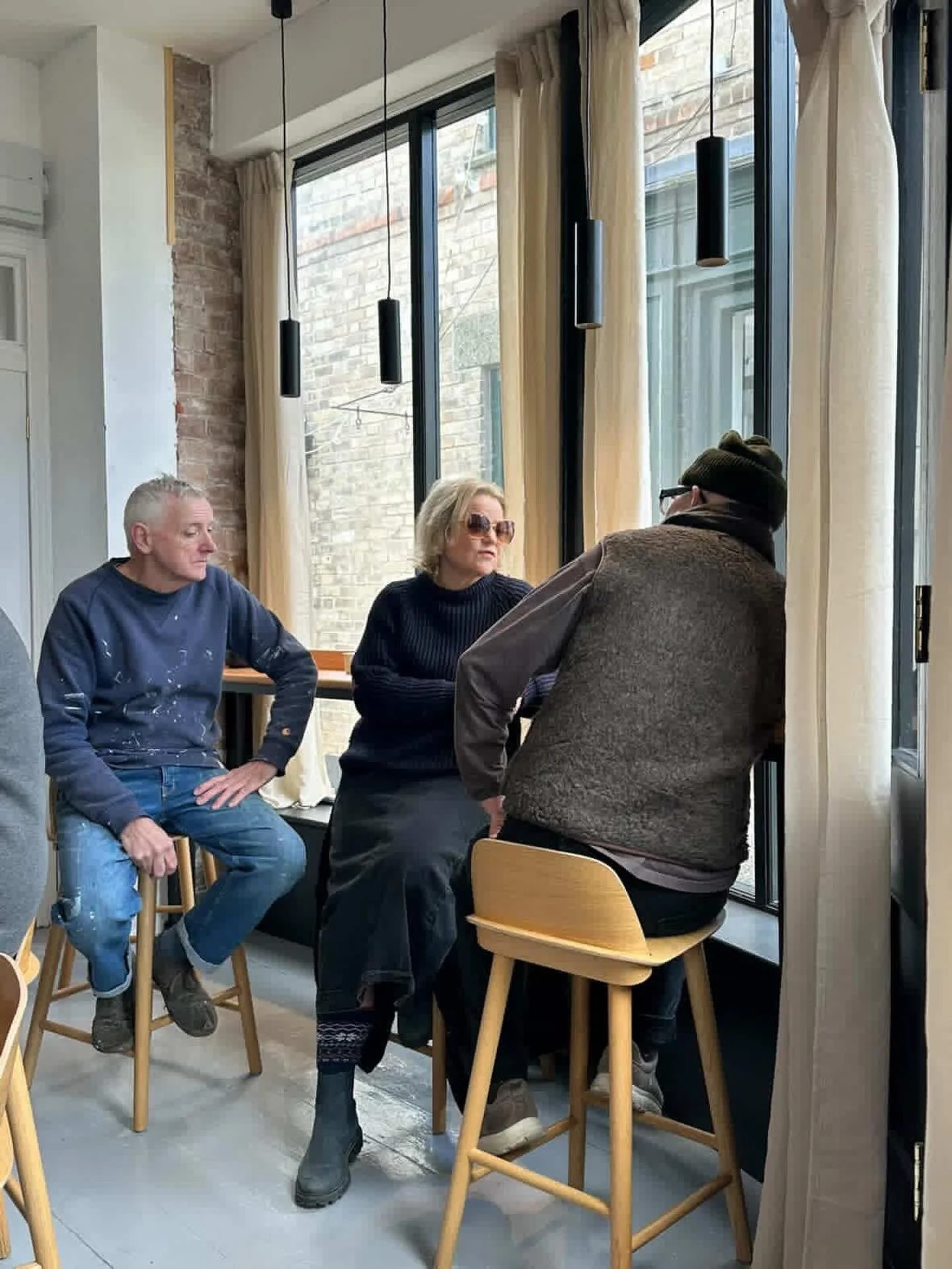 Hanging out with @rjballinger and @neilrobsonsigns at my new neighbours @arcadewines_pz on the PZ #ARCADESTEPS - taken by @inspiringstorieskernow 🏖️#cornishriviera