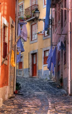 Typical_lisbon_street_pcitures.jpg