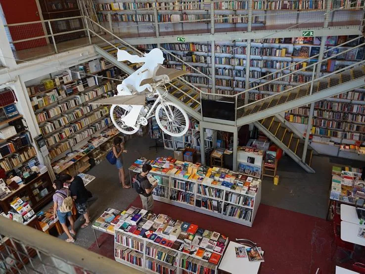 37928_Leer-Bookstore-2.jpg
