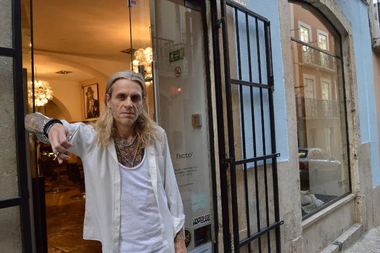 DJ by night, hair-stylist by day, Antony at Facto Cabeleireiro. Image by Kate Armstrong / Lonely Planet