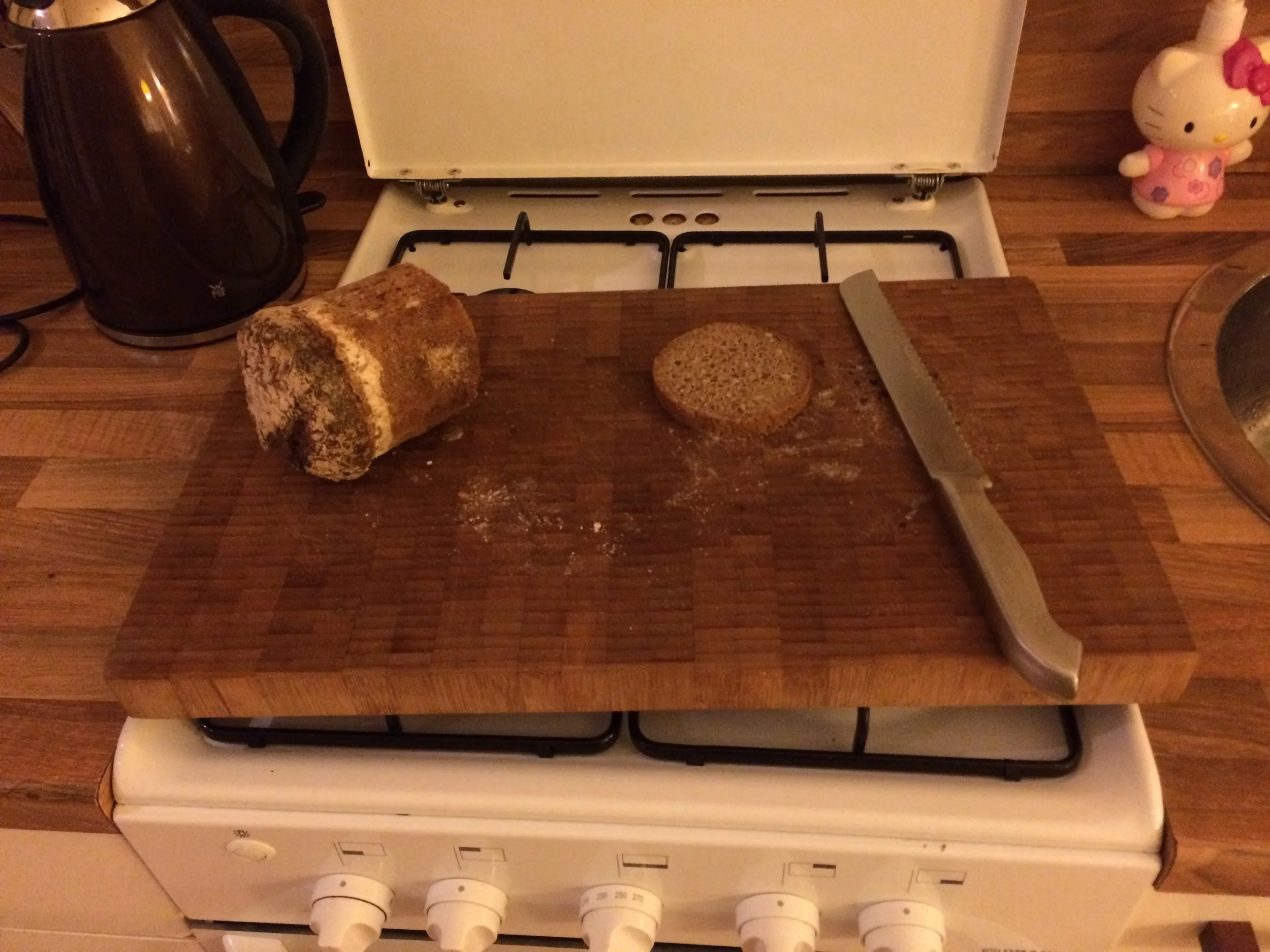 Apart from this “gourmet” intermezzo I discovered the best bread I have eaten so far! Really! I bought it in one of the only 2 self-baking bakeries in Berlin. No pre-prepared dough, all homemade. My favourite: Coriander, anis-spelt bread!