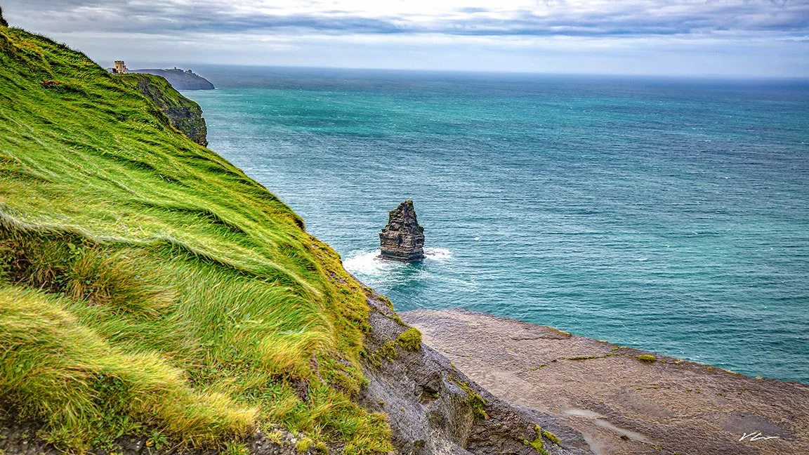vincentcarusophotography_Ireland_CliffsofMoher_An_Branan_Mor_signature_WEB.jpg