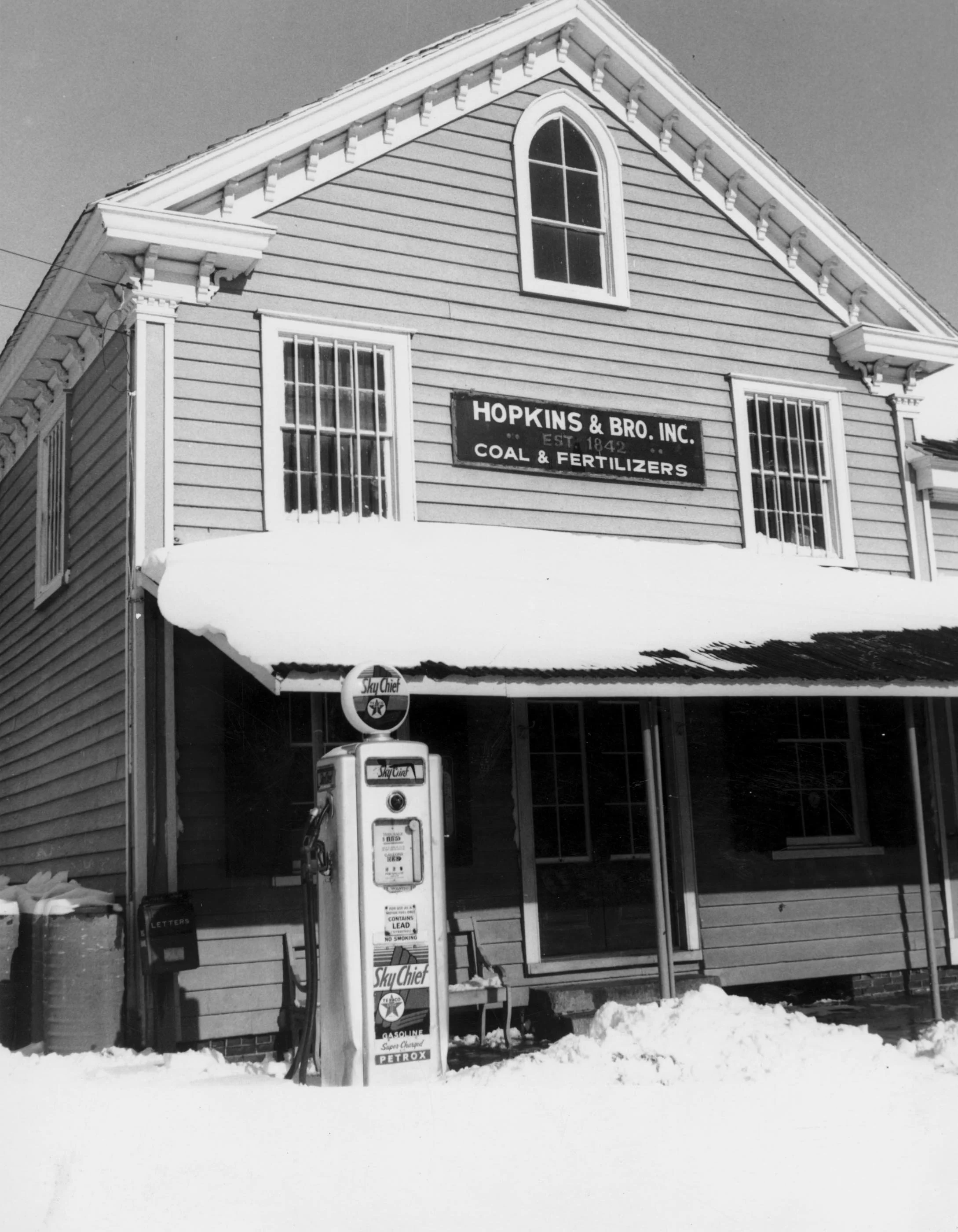Hopkins Robinson Gas Pump.JPG