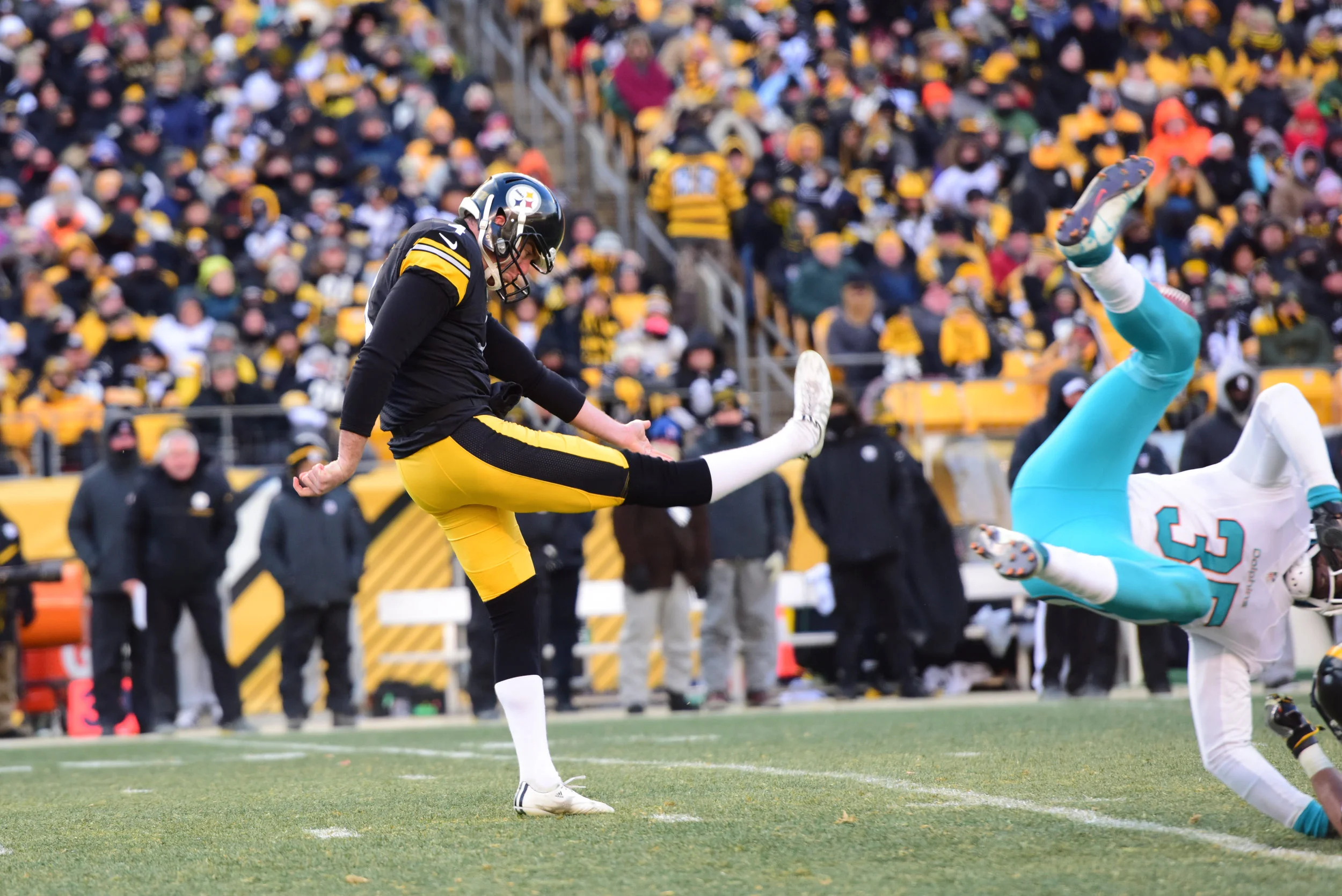 SQUIER_steelers-2.jpg