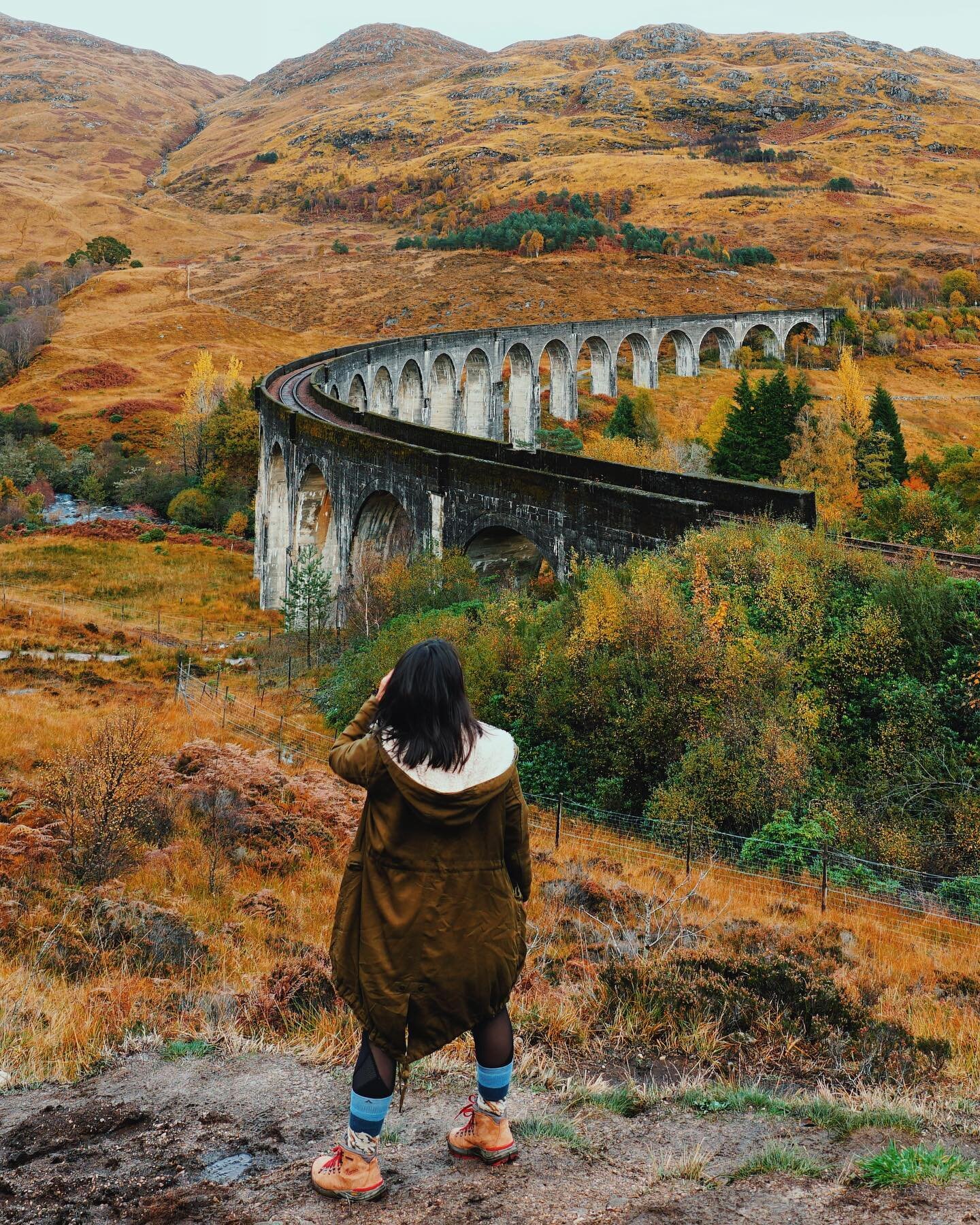 Happy Ha..rry Potter Appreciation Post 🧙🏻&zwj;♀️ 🪄⚡️
📍 Glenfinnan Viaduct
#scotland #highlands #scottishhighlands #thisisscotland #glenfinnanviaduct #glenfinnan #hogwartsexpress