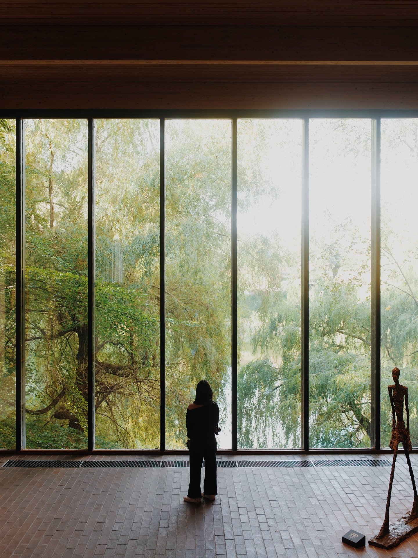 Hygge mode 🔛 
📍Copenhagen, Denmark 🇩🇰 
📸 @leica_camera, @nikonusa + @kodak Gold, iPhone 

🗺️ Locations:
@louisianamuseum [1, 2-6]
@airbnb view of Nyhavn [3]
@lillebakery [7, 8]
@grundtvigskirke [9]
@_frederiksborg [10-12]
@christiansborgslot [1