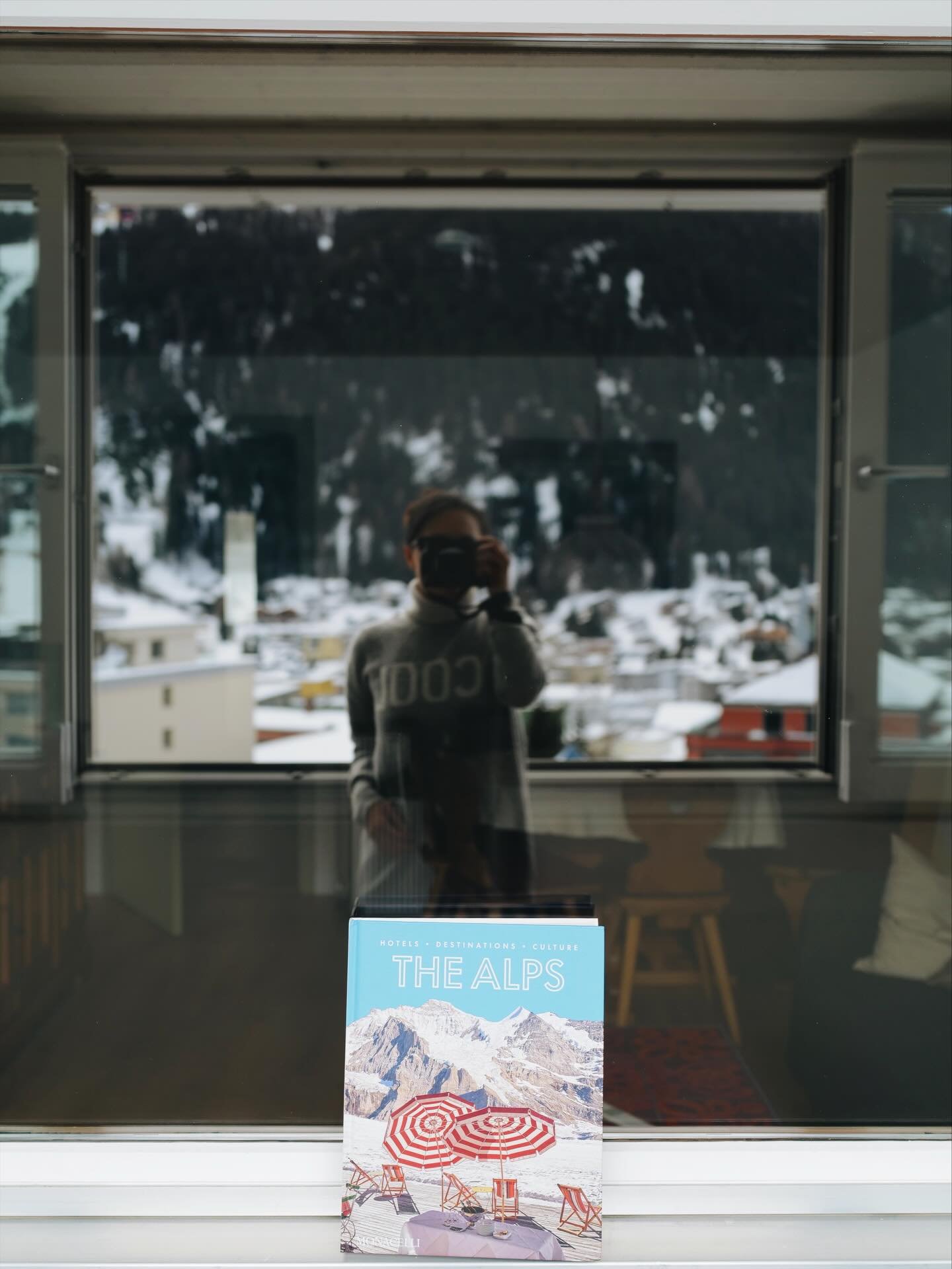 This place is too cool.

🗺️ @davosklosters @stmoritz, Schmitten, La Punt, Celerina, @visitzurich | @switzerland 🇨🇭 
🐎 @snowpolostmoritz 
🚞 The Alps
🧇 @hanselmann_stmoritz 
🖼️ @tonykellyworld 
☕️ @b2_hotel_zurich 
🍸 @kronenhalle 
🧖&zwj;♀️ @hu