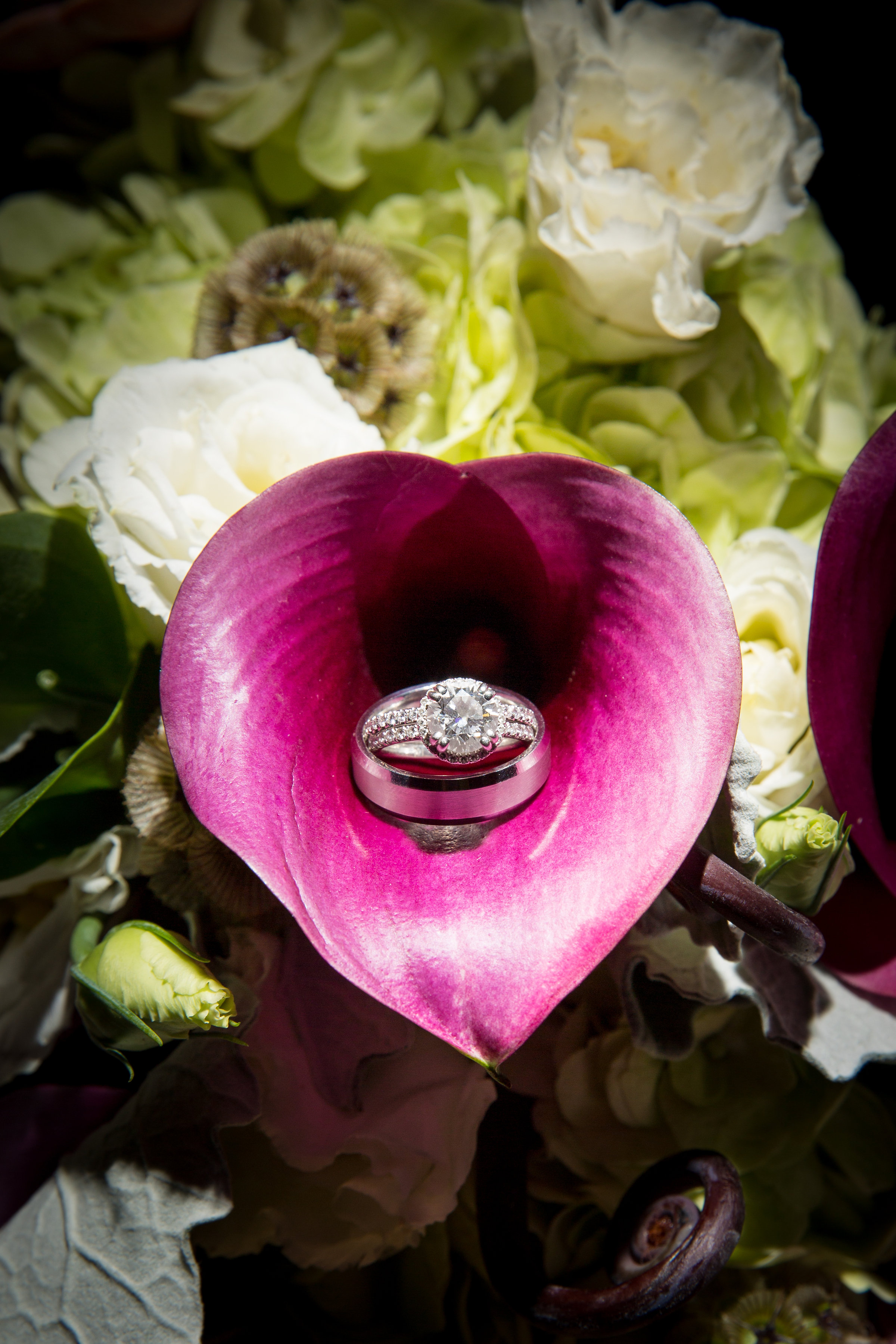 wedding-rings-flowers