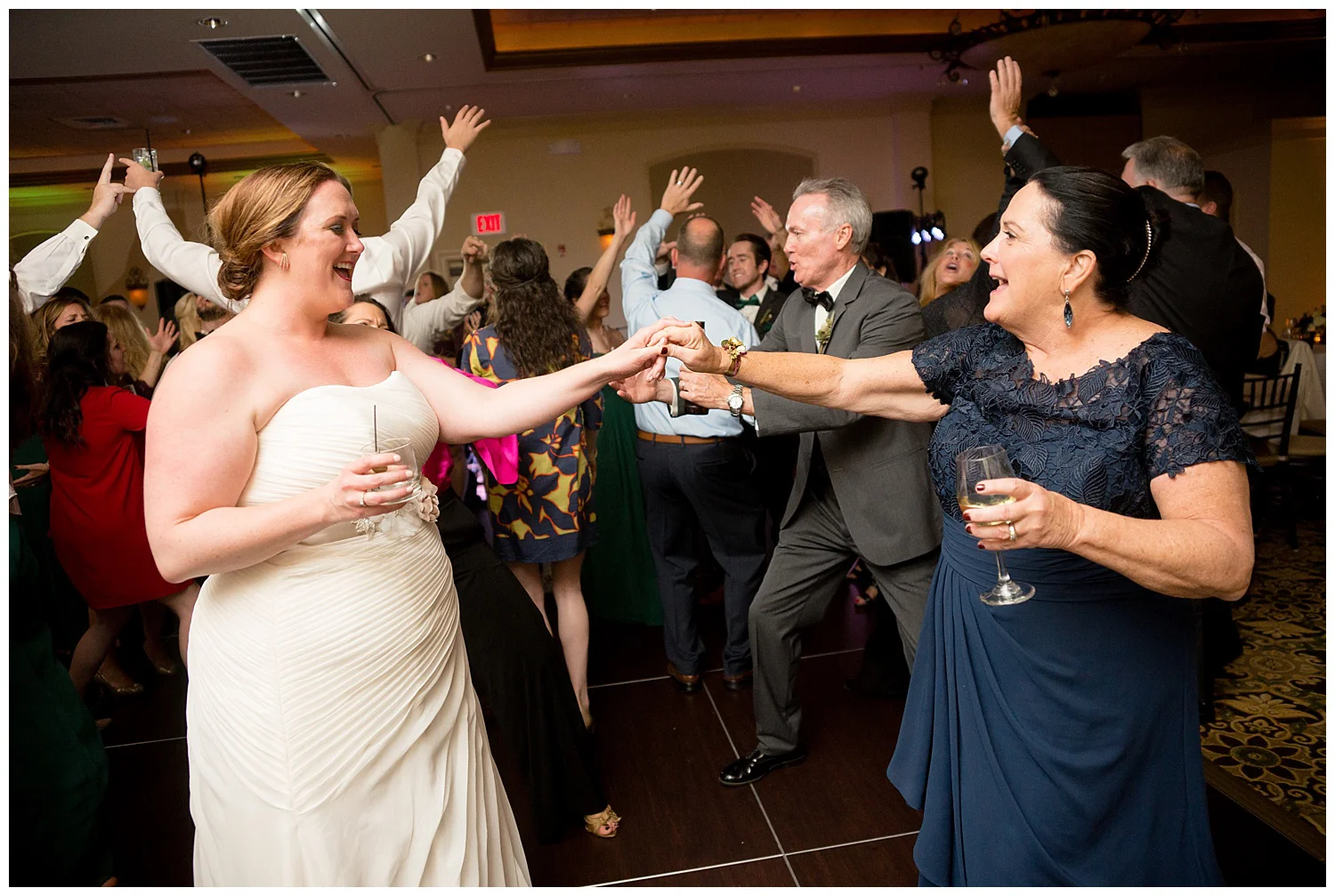 unioun-bluff-meeting-house-wedding-photos