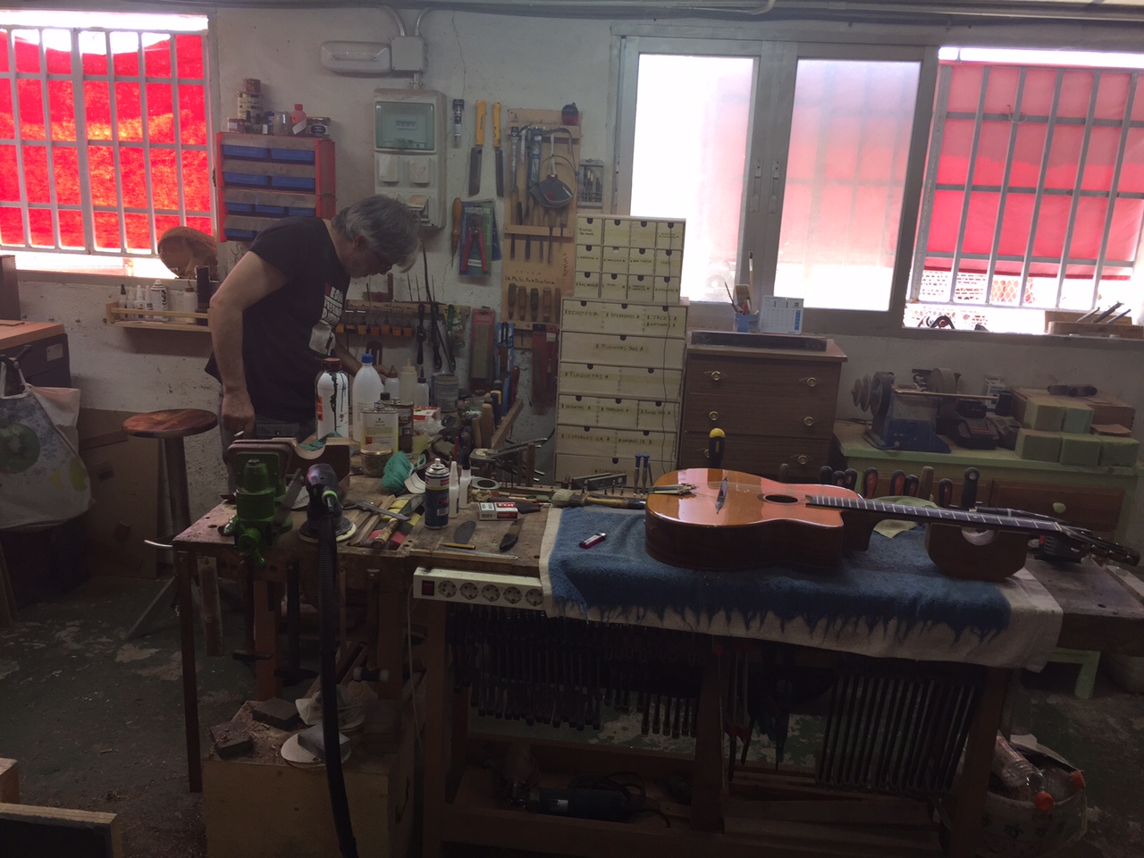 Geronimo Mateos in his workshop, finishing the "Audrey" model; photo by John Warren