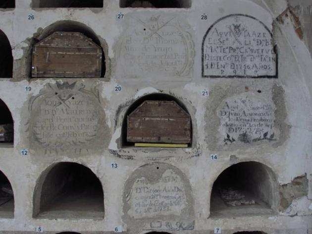 Inscriptions in the convent. Photo: Javier Balaguer, Jaime de Linos, and Gonzalo Tapia.
