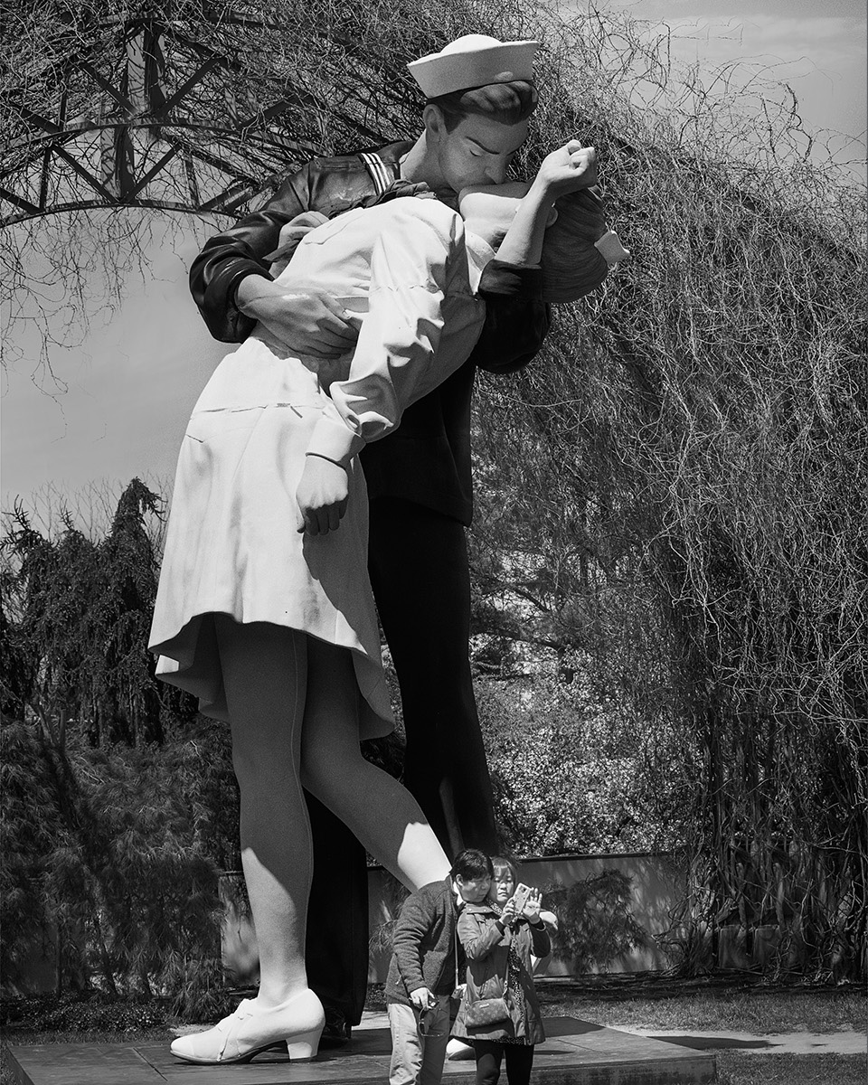 "Unconditional Surrender" (Inspired by two iconic photographs 'V–J day in Times Square' )
