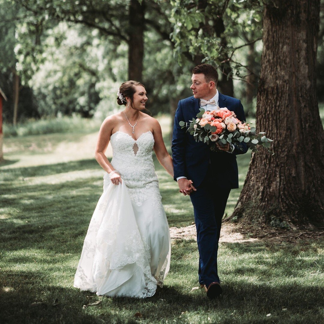 Todays #ThrowbackThursday is to Kayla and Josh! They got married in 2020 in an absolutely stunning outdoor ceremony. To this day these photos blow my mind when I look at them. 😍
#suppertlocalbusiness #localstrong #weddingfilm
#weddingvideographer #w