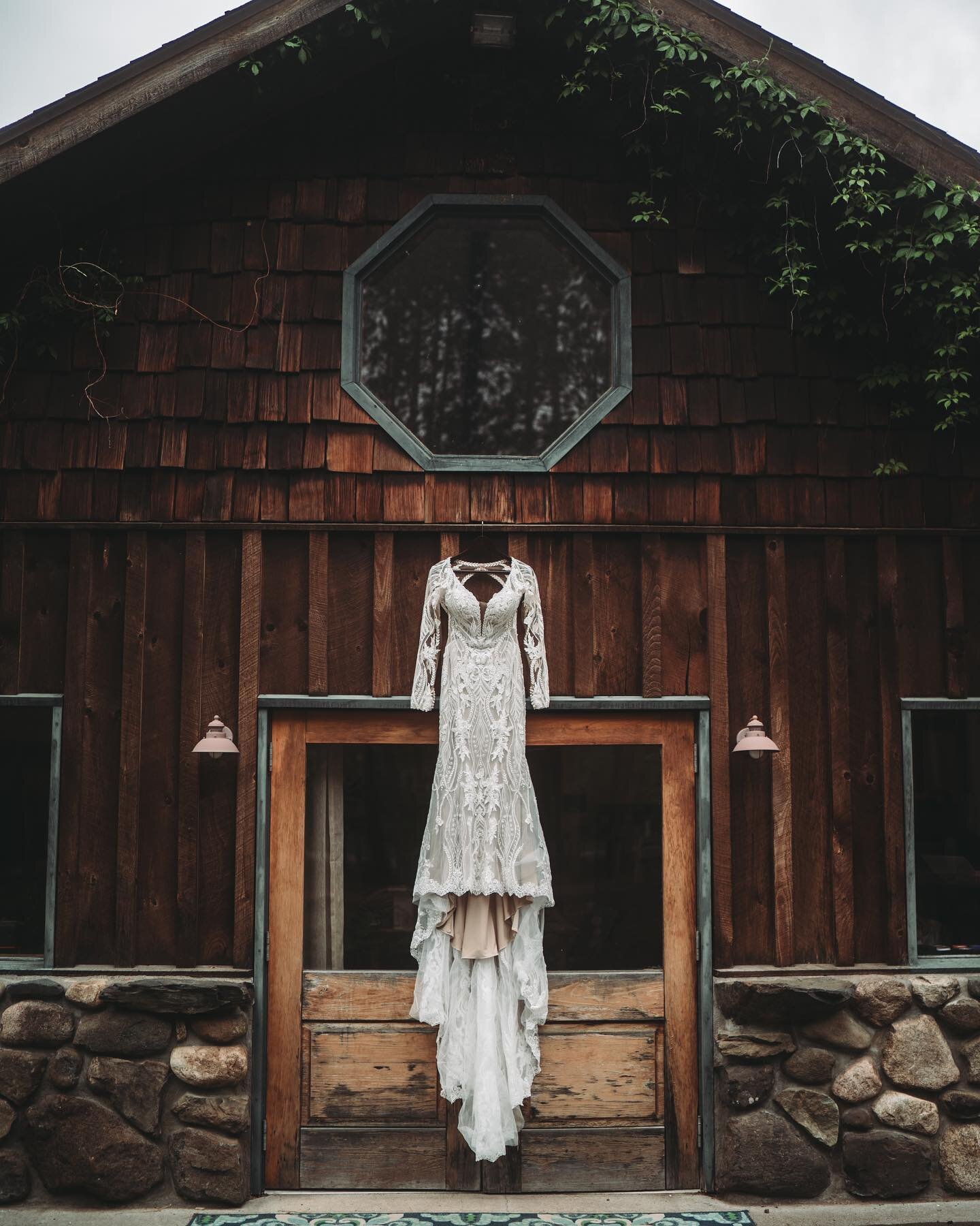 The dress. The greenhouse. The vibe. 
&bull;
#moodyvibes #weddingdress #bohowedding #weddingphotography #greenhousewedding