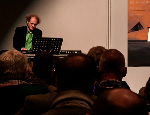 Aki Hoffmann, Pianist, setzt klangliche Zeichen mit Chopin und Keith Jarret
