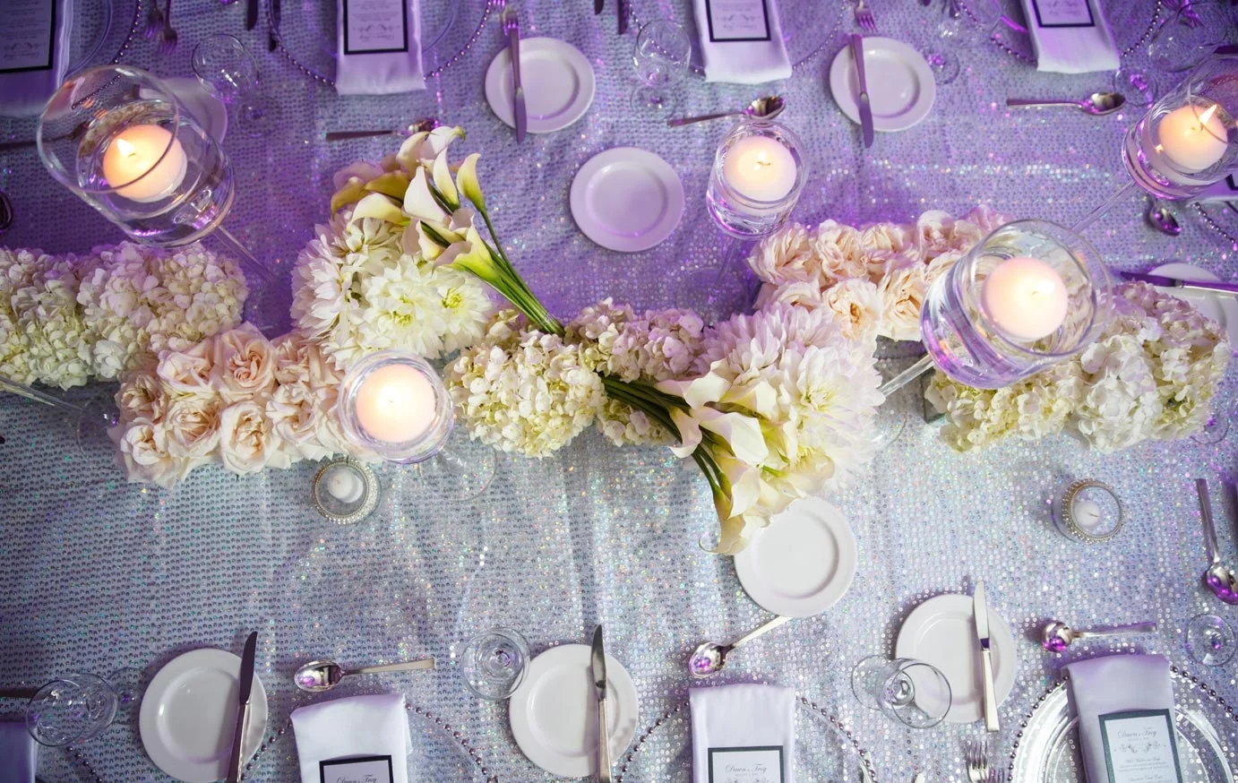 En Masse White Floral Tablescape