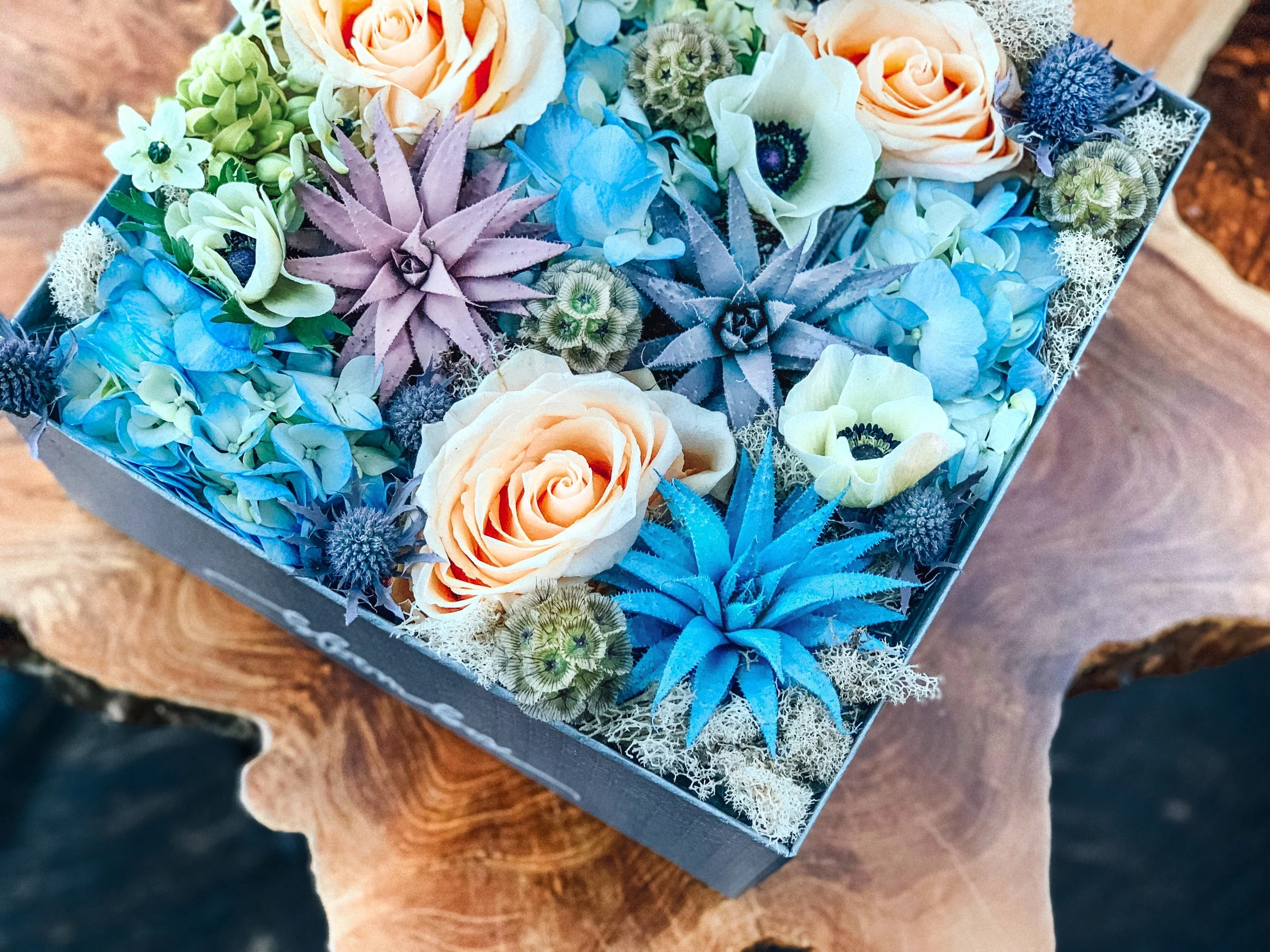 Designer's Choice Premium Bloom Box — Fabloomosity Floral Atelier