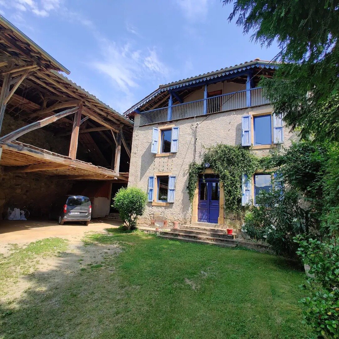 I'm so happy that this year's PHOTOVACATION IN FRANCE ⚡️ homebase will be the stunning @sisters.of.saleich  house again!

The summits of the French Pyrenees are not far away and the charming, renovated farm embraces coziness and holds all the ameniti