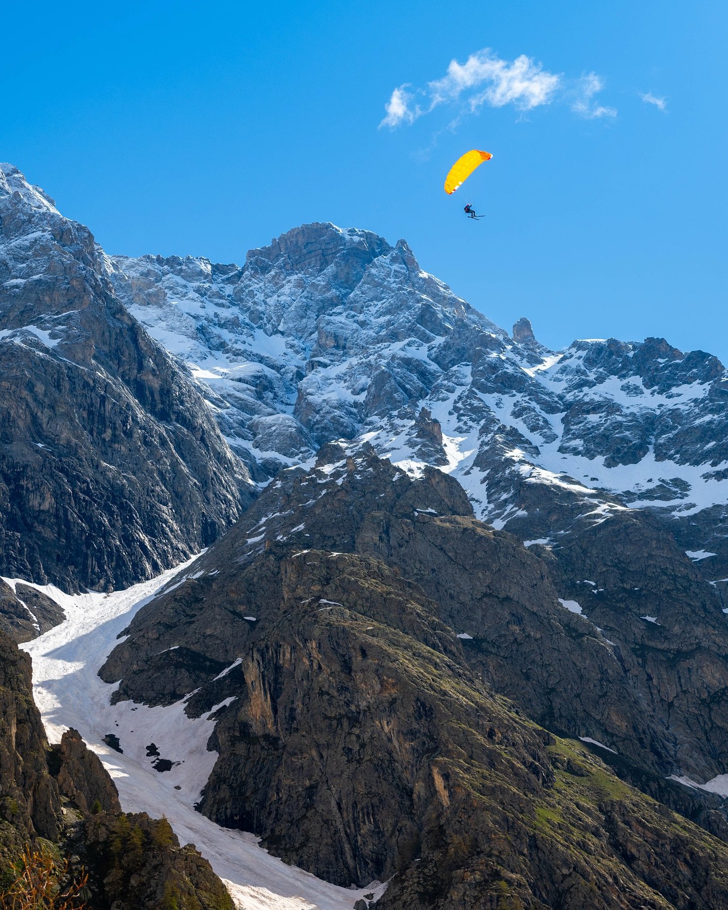Moments between the sky and the mountains. ⛷️🪂 

@nikoneurope @nikonbelgium @nikonfr @salewa @shimodabenelux @shimodadesign #getoutstayout #outdoor #outdoors #adventure #exploremore @millet_mountain @weareelements.eu @patagoniaeurope @sidetrackedmag