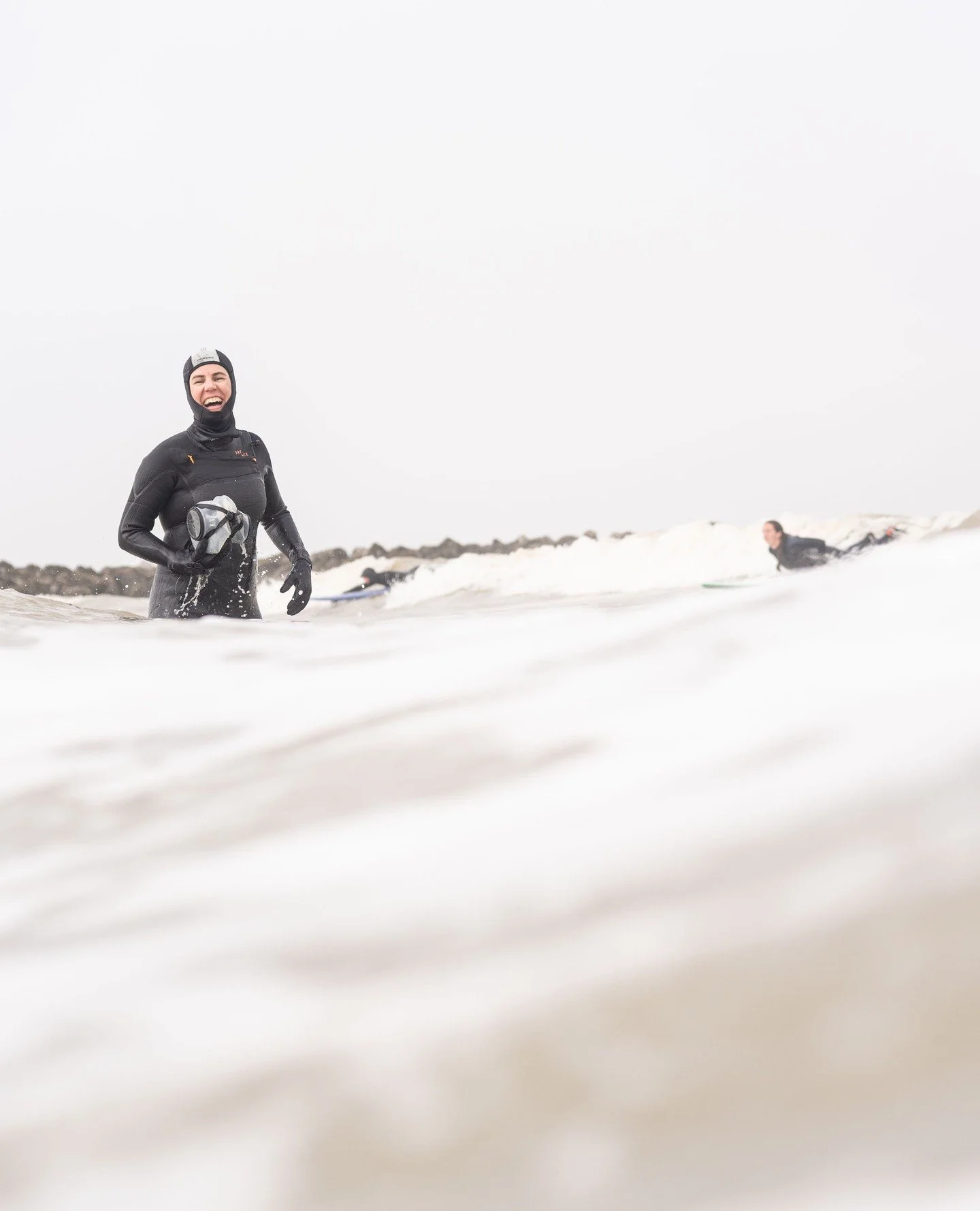 What I look for before I lift the camera.⁠
⁠
Usually it's something already happening that I don't want to interrupt. A weight being shifted. Someone looking away. A pause between effort.

📸 @liesdebouver.photography